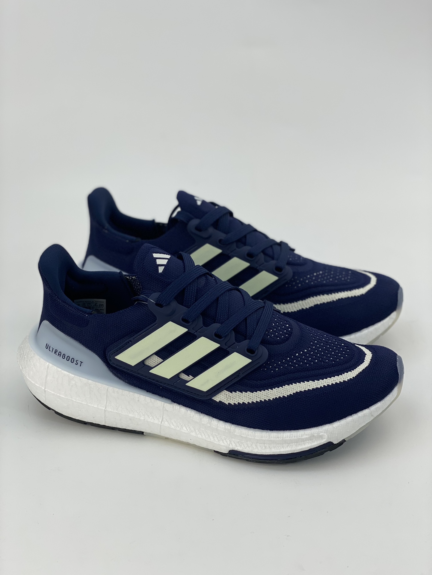 210 Adidas ULTRA BOOST 23 W 缓震运动休闲轻便透气跑步鞋 HP9203