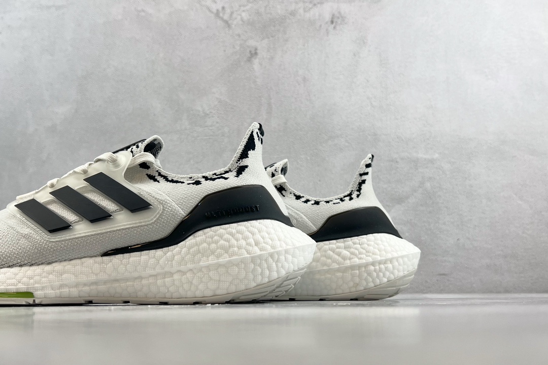 adidas UItraboost 22 white black GX5573