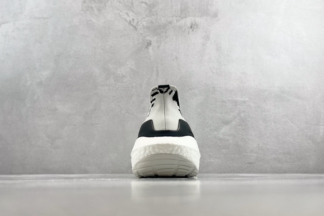 adidas UItraboost 22 white black GX5573