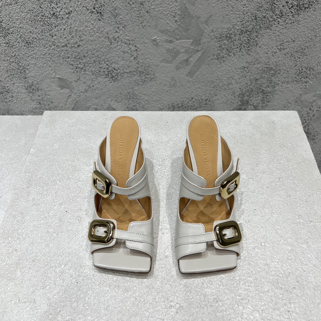 Bottega Veneta sandales à talons bout carré en agneau blanc cassé