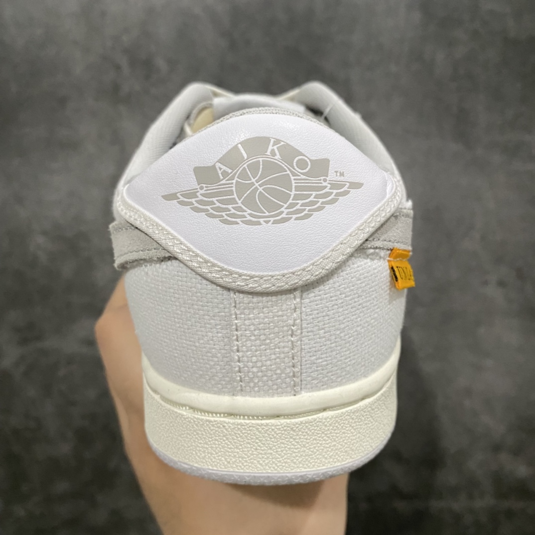 图片[4]-【Top版本】Union x Air Jordan 1 KO Low White低帮复古篮球鞋 白色换勾 DO8912-101n鞋面采用白色帆布结构 Swoosh、内衬、鞋跟上的Wings品牌以及橡胶外底均采用中性灰色呈现 其他细节包括脚趾和舌头的覆盖缝合处的大学金色 以及脚踝外侧的标志性“UN/LA”图案 饰面细节包括可互换Swoosh标志、橡胶中底和联名包装SIZE：36 36.5 37.5 38 38.5 39 40 40.5 41 42 42.5 43 44 44.5 45-莆田鞋批发中心