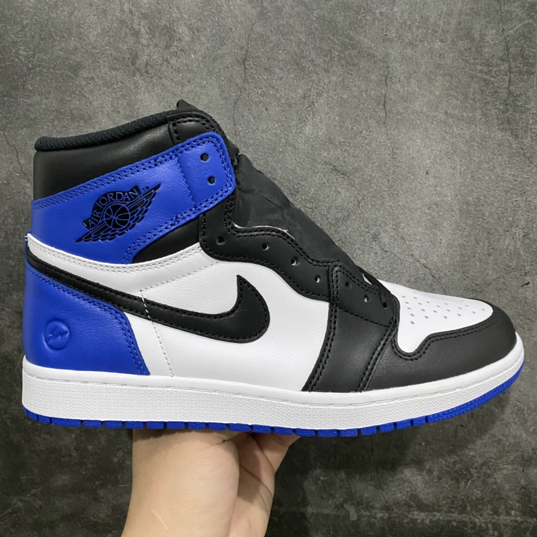 【纯原X版】Fragment Design x Air Jordan 1 Retro High AJ1黑白蓝藤原浩大闪电高帮 716371-040n市售顶级品质 原厂头层皮 鞋型细节到位n闪电⚡压印深度立体 玻璃冲刀裁片超高清洁度溢胶控制完美 高端零售首选版本💪🏻 尺码：40-47.5-莆田鞋批发中心