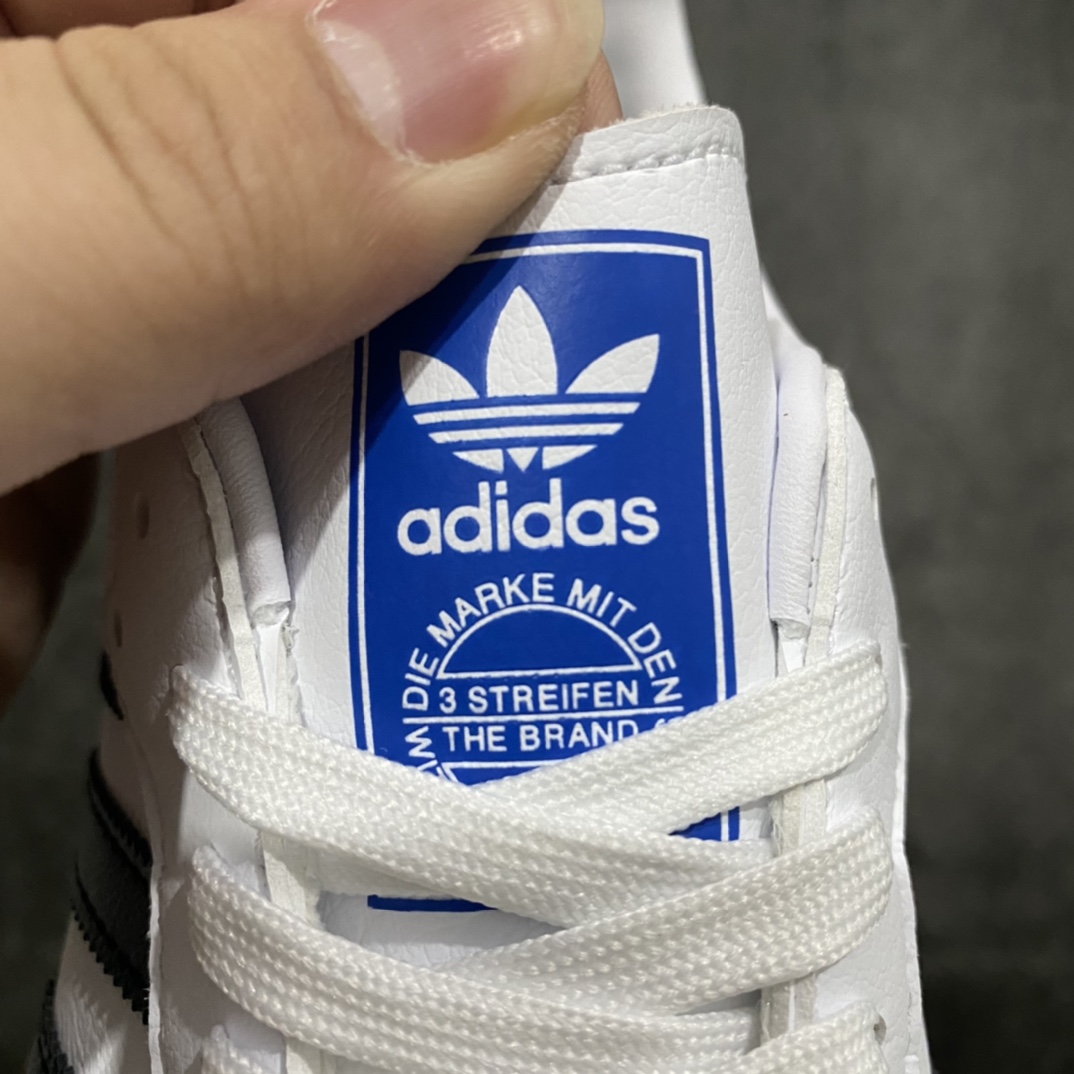 图片[4]-【过验版】Adidas  Samba Vegann桑巴德迅板鞋白黑灰 后跟钢印款 FW2427nn市场最好版本没有之一‼️n全头层甩纹原厂皮料 立体SAMBA烫金logo 区别市场一切版本n针车走线 冲孔均为最高标准打造 后跟港宝材料定型 反口弧度完美n原装海玻璃鞋垫 背面刷胶同步原版，中底区别市场版本‼️nSIZE：35 36 36.5 37.5 38 38.5 39 40 40.5 41 42 42.5 43 44-莆田鞋批发中心