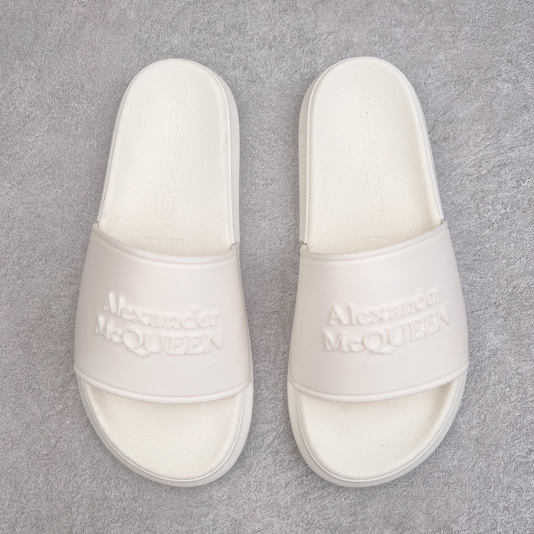 图片[2]-＃纯原福利 Alexander McQueen 亚力山大·麦昆 套穿平低时尚拖鞋 单色400双男鞋 放心冲 官网同步 各大平台官网同步发售 原版1：1开模 面料进口TPU 原版耐黄大底 防水 防滑 立体Loog 全新原盒包装 配件齐全 尺码：40 41 42 43 44 45-选品中心