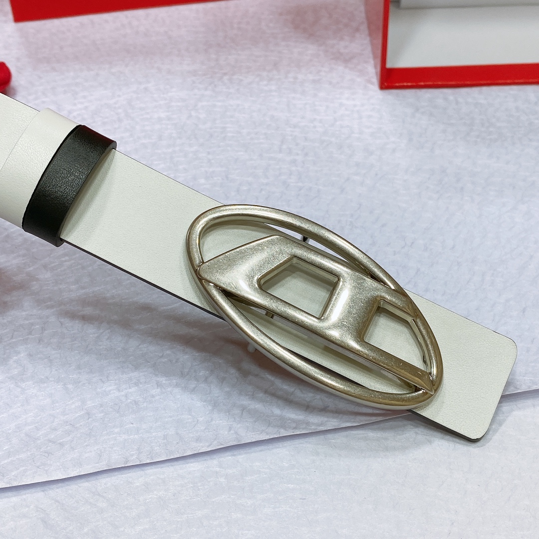 Real-Grade Diesel Skin with Retrospect Silver Buttons, 3.0 cm Wide, Two-Sided Design - 图片 3