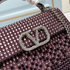 新品【配礼盒】🎁Valentino Garavani VSLING 迷你手提包,通体覆满施华洛世奇®仿水 新品【配礼盒】🎁Valentino Garavani VSLING 迷你手提包,通体覆满施华洛世奇®仿水