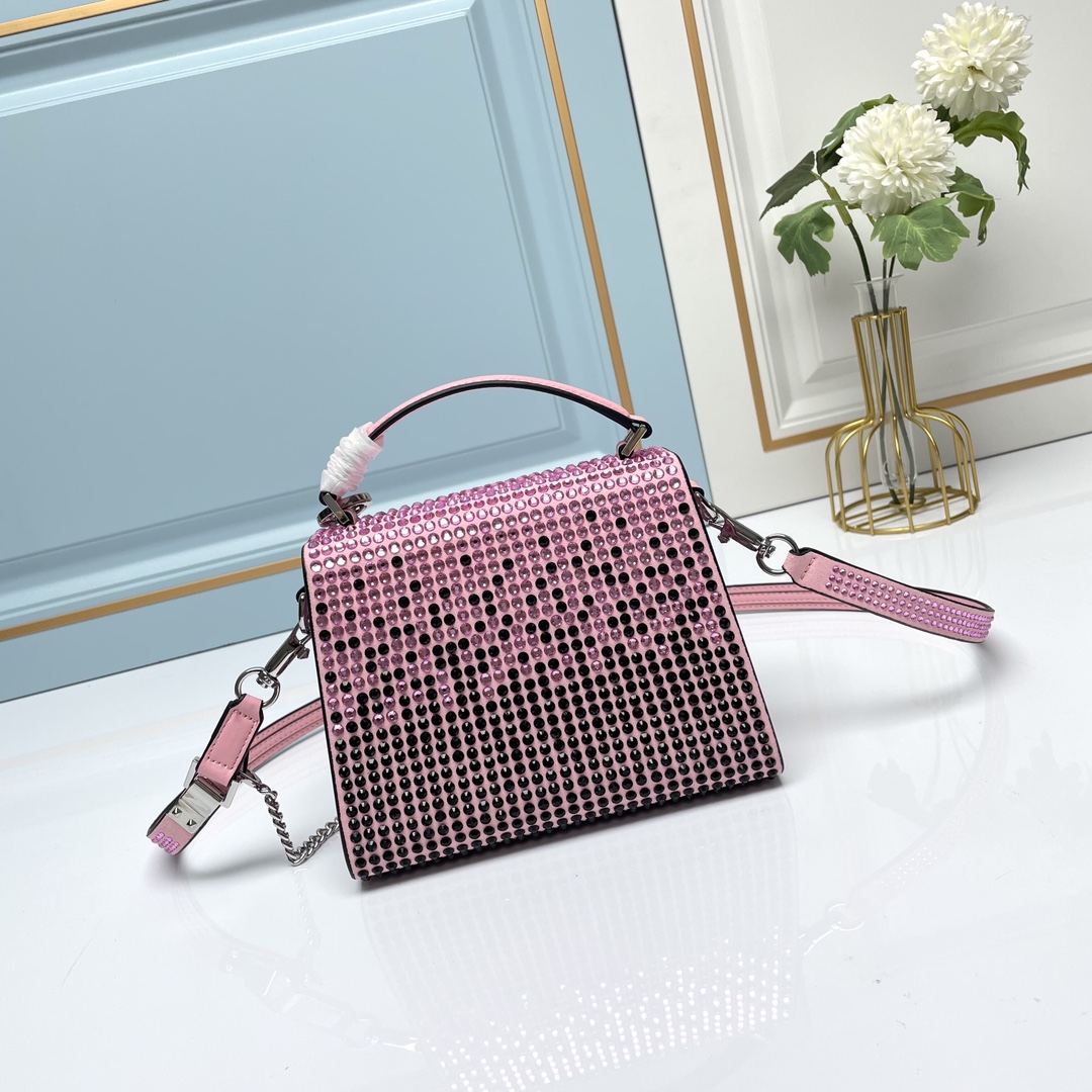 【配礼盒】🎁Valentino Garavani VSLING 迷你手提包，通体覆满施华洛世奇®仿水晶，
