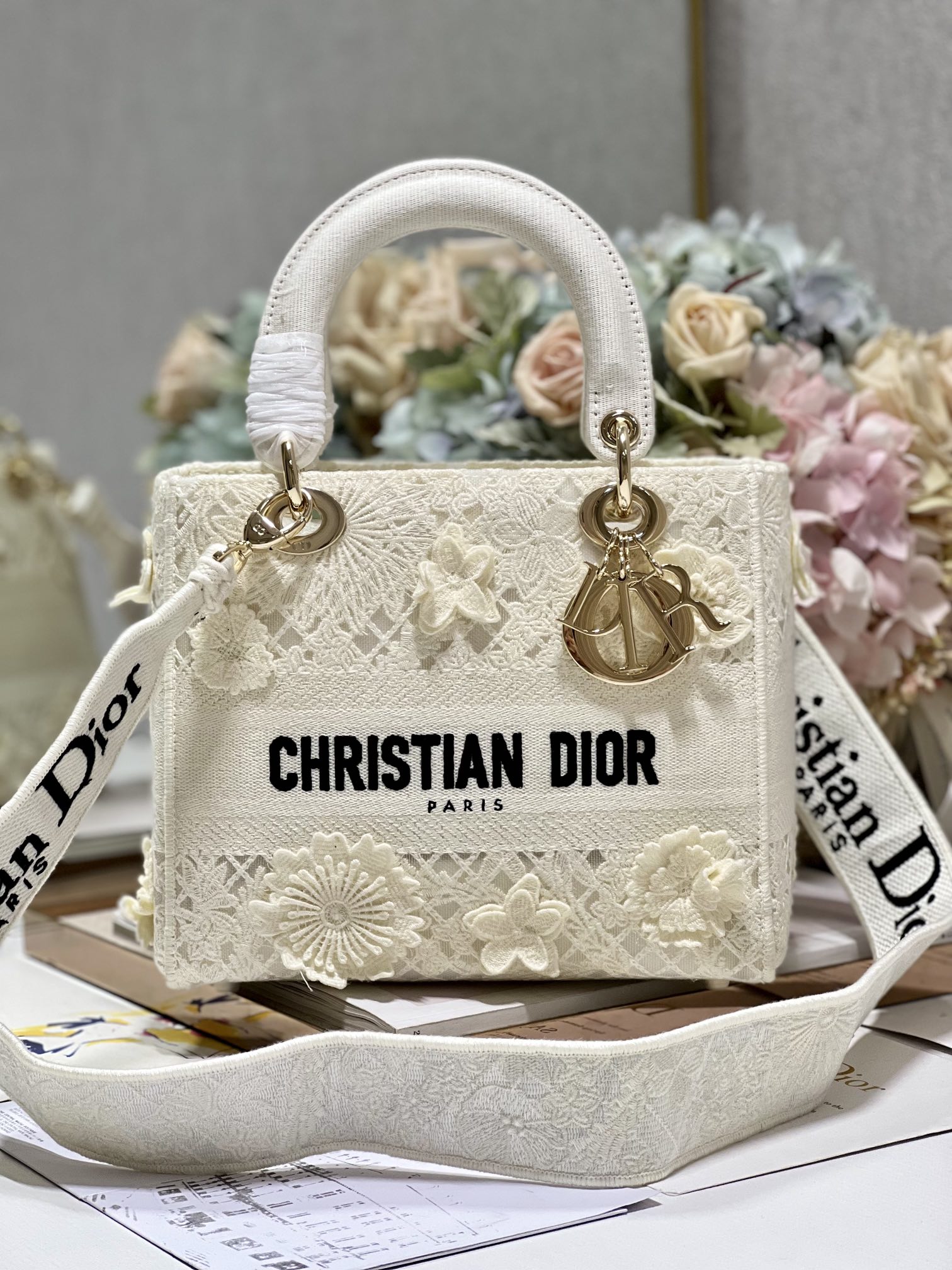 Dior Lady Handbags Crossbody & Shoulder Bags White Embroidery Fashion