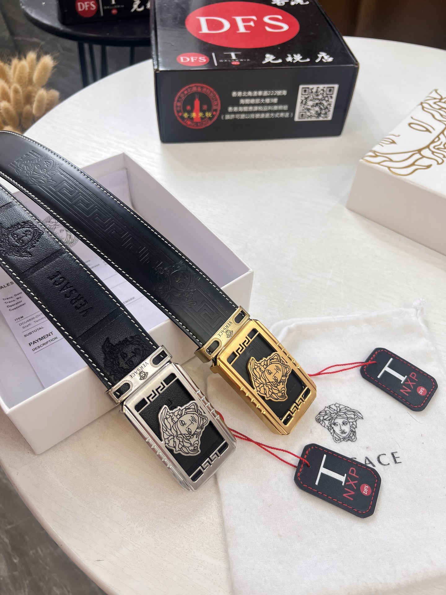 范思哲皮带 年新款 原厂美人头压花头层牛皮 潮牌时尚款 皮手感柔软 双面使用 美人精钢五金 宽度3.8cm