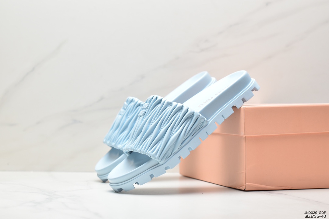 Introduction to MIUMIU’s summer item SNGG｜Pleated colorful flat slippers