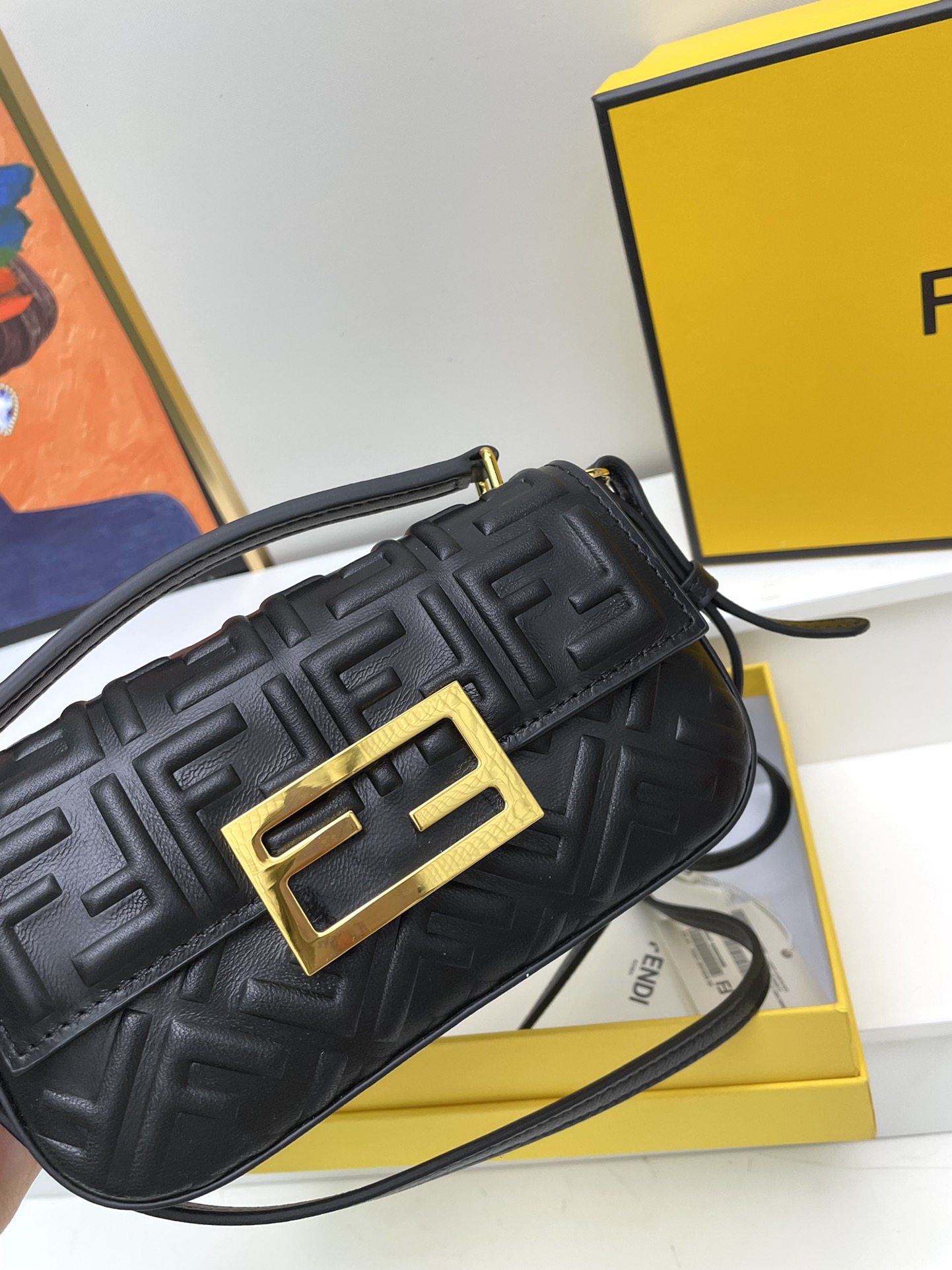 450 Fendi Baguette 羊皮 手机包斜挎小包 Baguette智能手机包