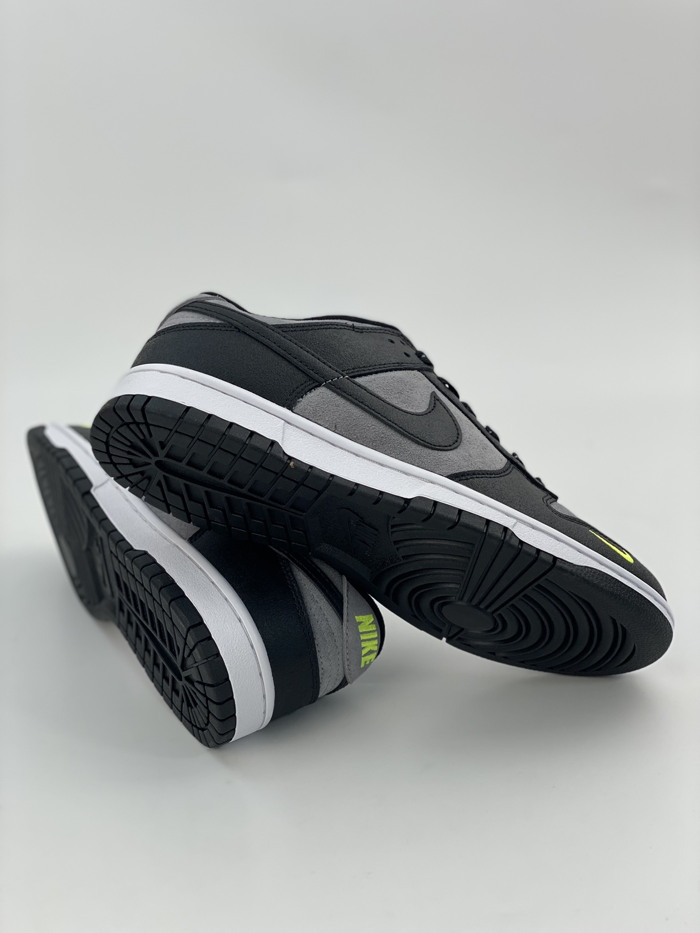 Nike SB Dunk Low black gray green FQ2205-001