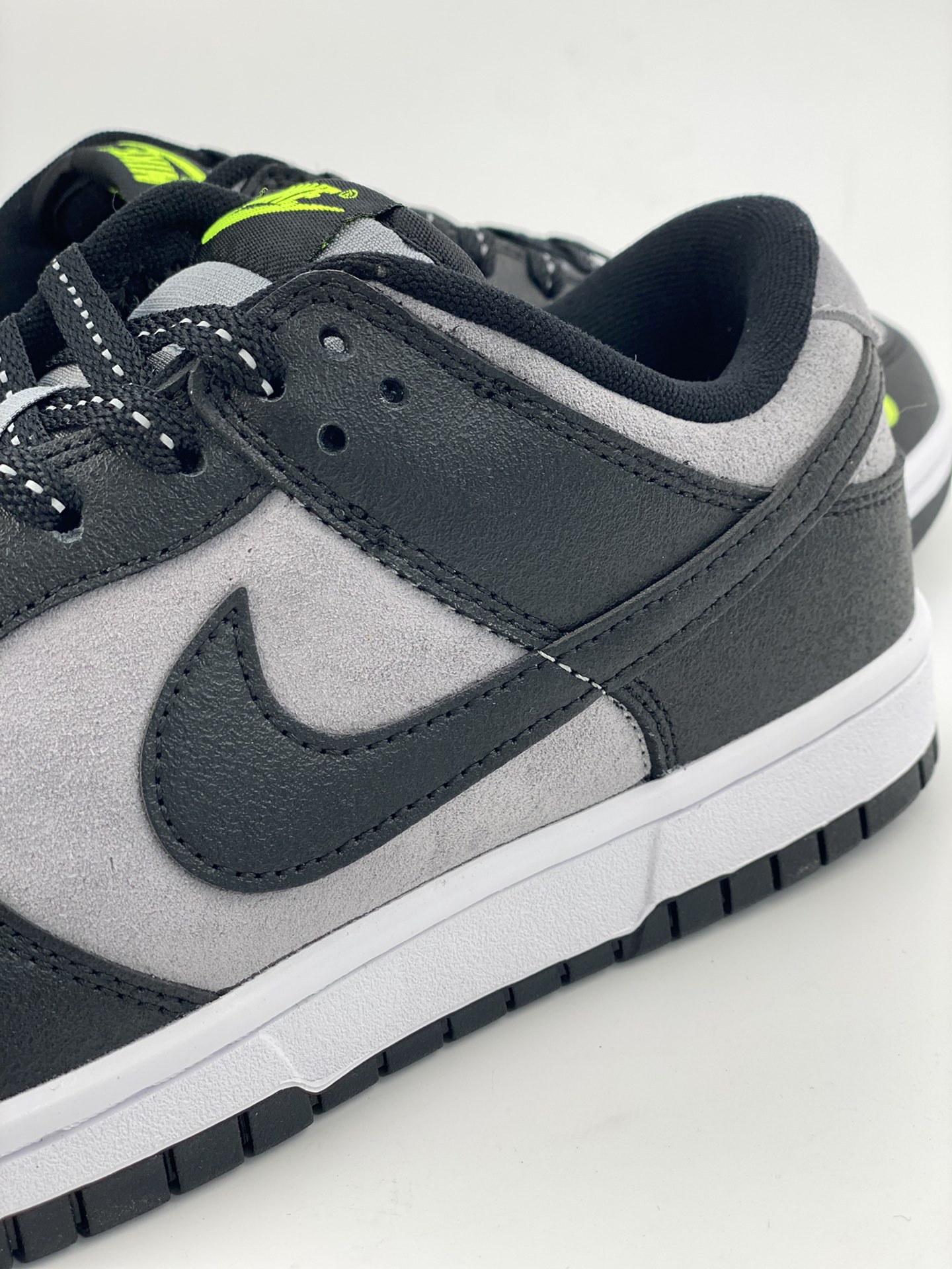 Nike SB Dunk Low black gray green FQ2205-001