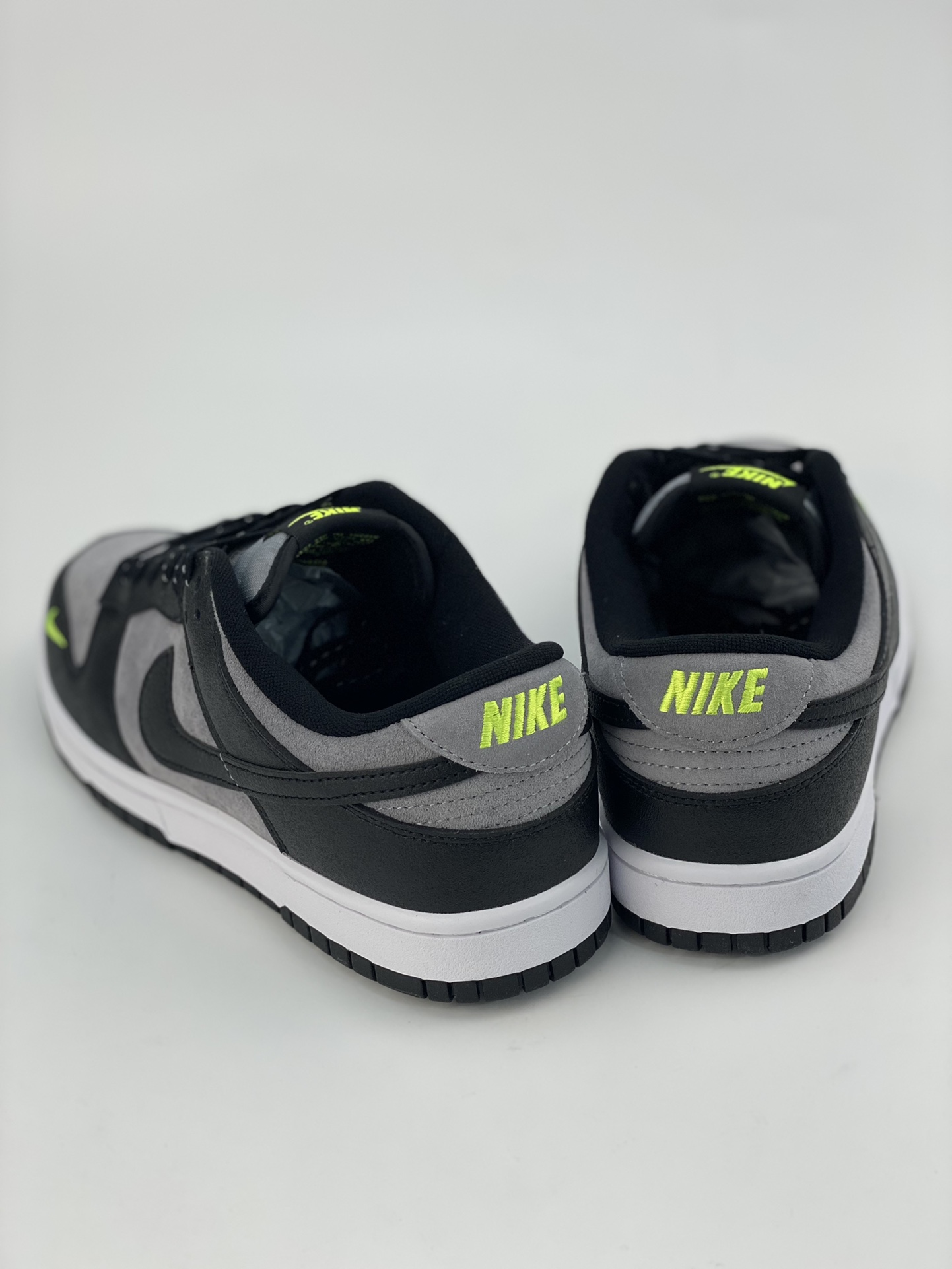 Nike SB Dunk Low black gray green FQ2205-001