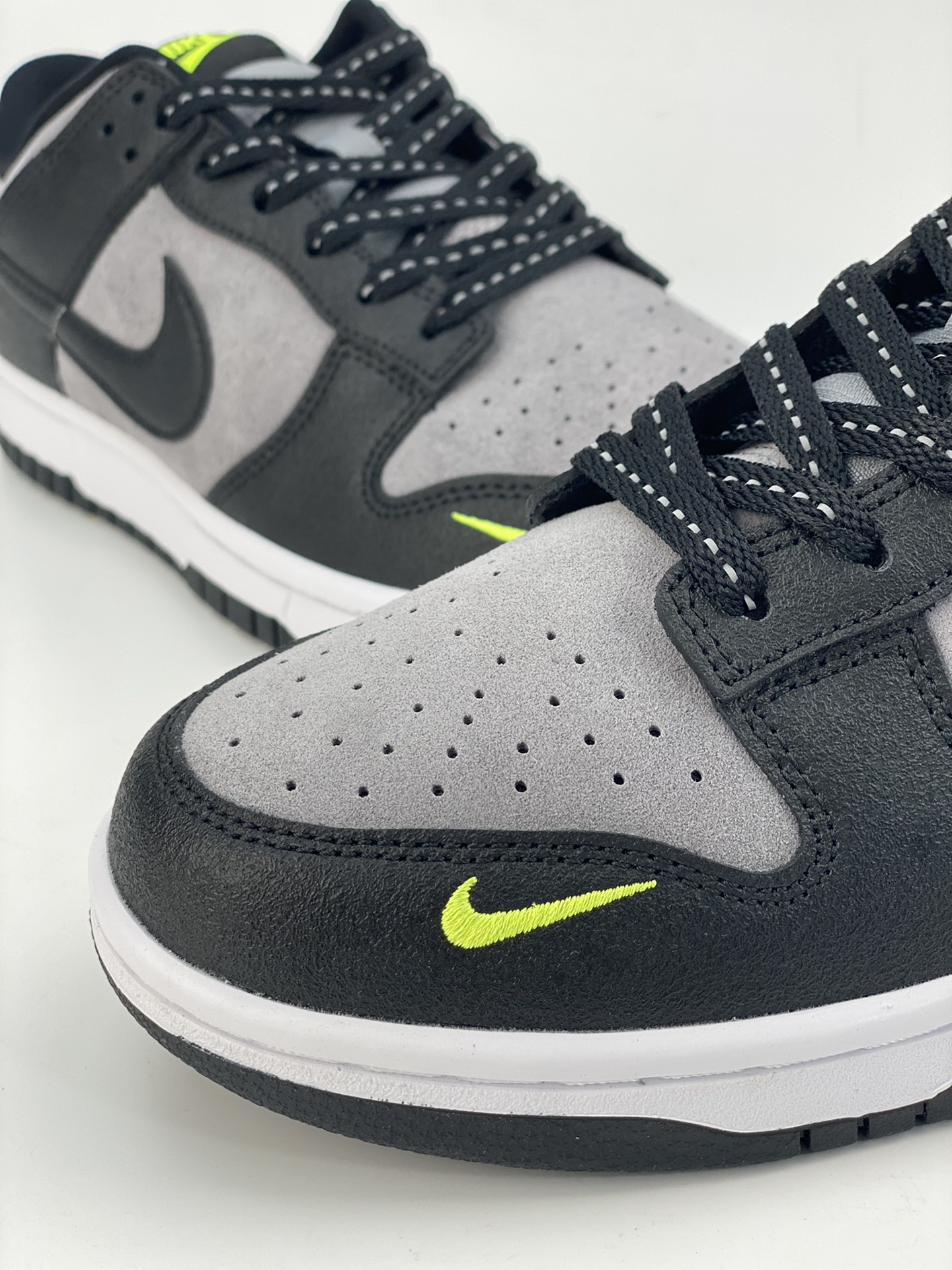 Nike SB Dunk Low black gray green FQ2205-001