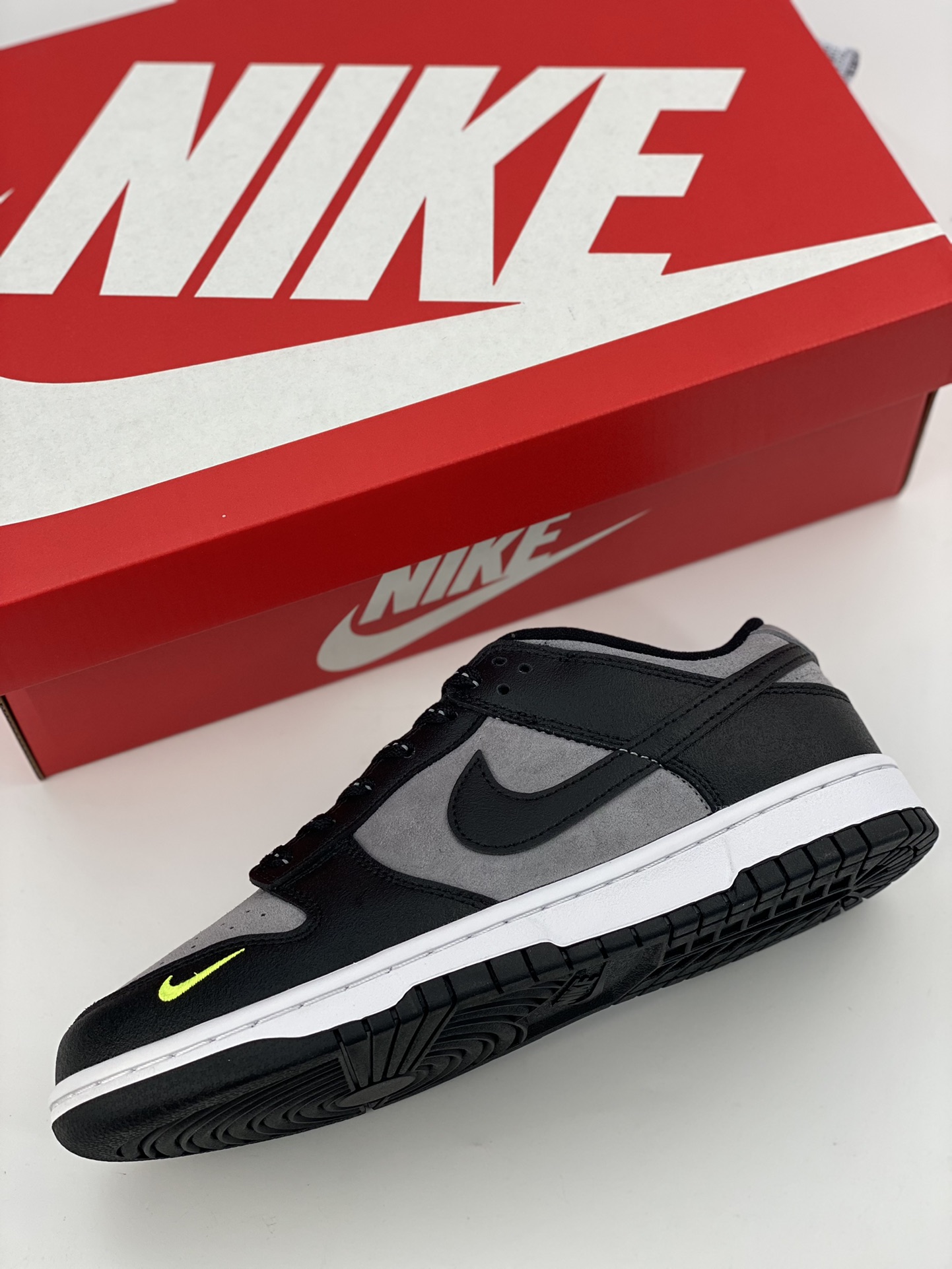 Nike SB Dunk Low black gray green FQ2205-001