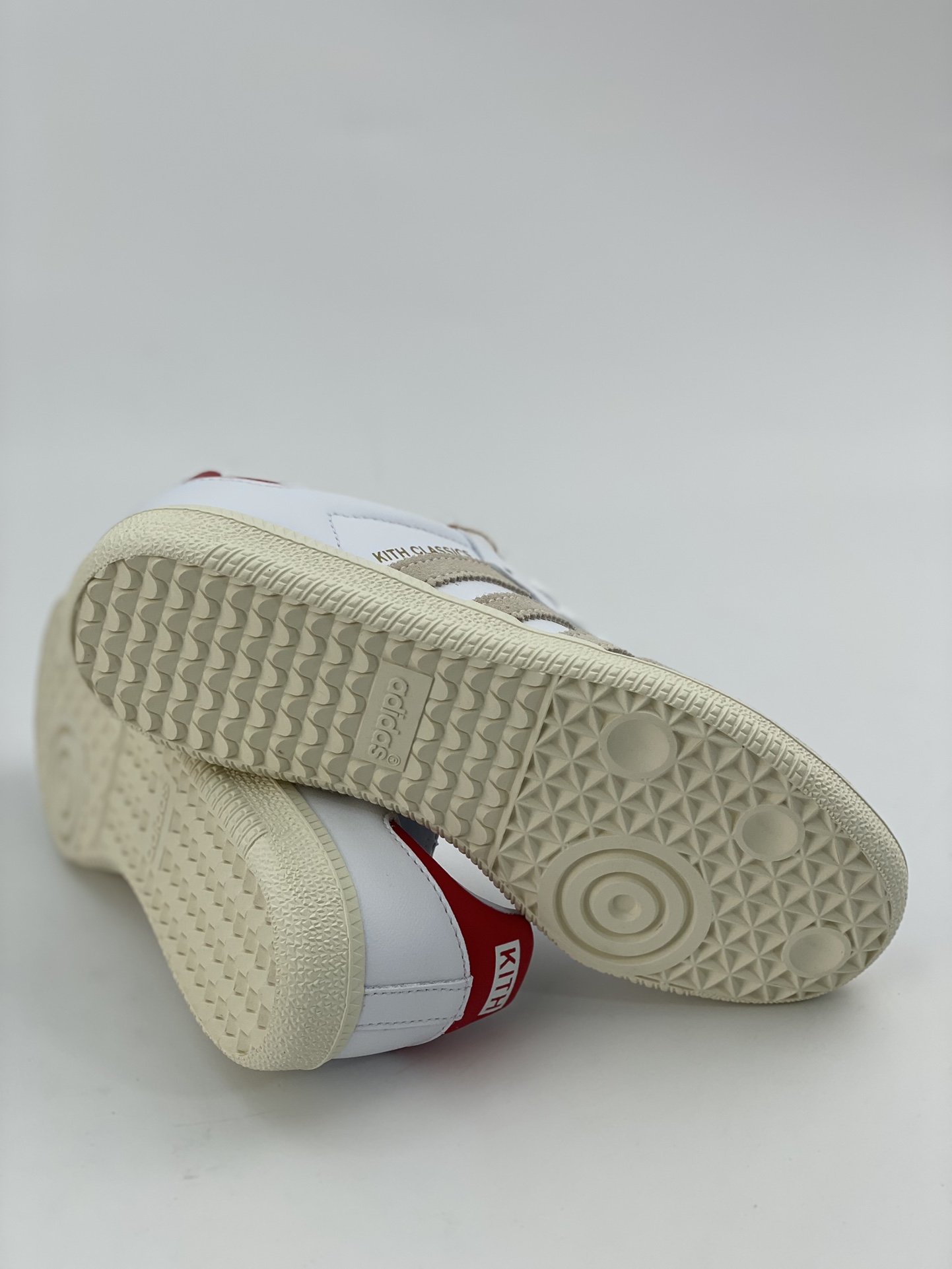 KITH x Adidas Originals Samba white, gray and red joint Samba training shoes GY2544