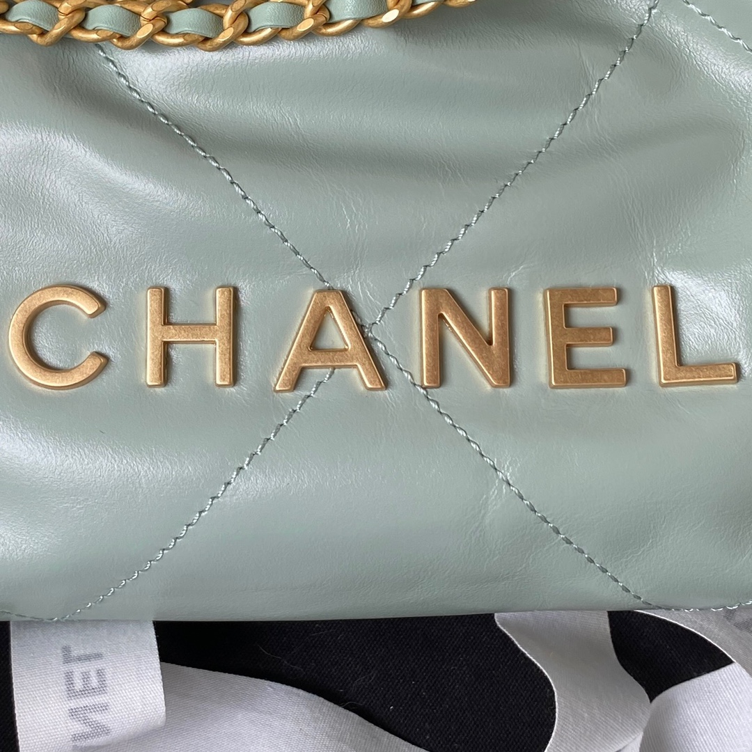 Chanel 专柜款经典手袋 3