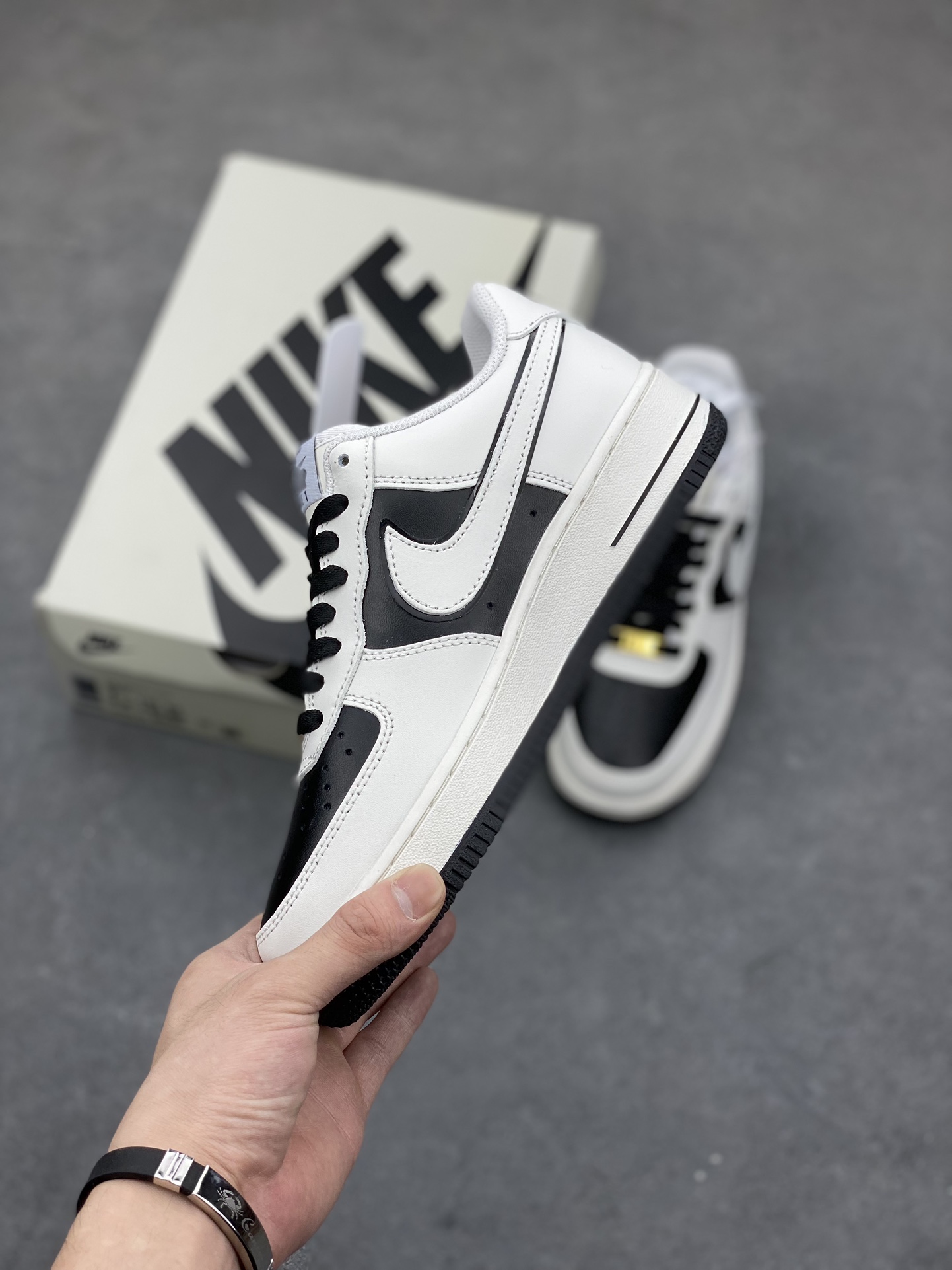 Nike Air Force 1 Low '07 White Black Casual Sneakers AV0303-725 4 i1685909427 4707 2