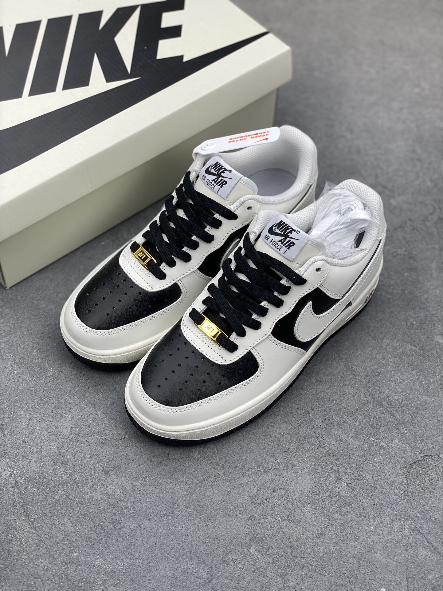 Nike Air Force 1 Low '07 White Black Casual Sneakers AV0303-725 9 i1685909427 7579 7