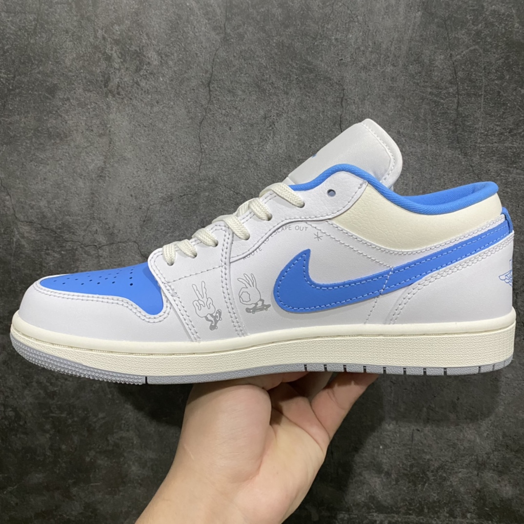 图片[2]-【DT版本】Nike Air Jordan 1 Low SE\”White/Blue/Flame\”AJ1乔丹一代低帮经典复古文化休闲运动篮球鞋“白蓝火焰”n市面唯一纯原级别 完美零毛边处理原厂内置全掌气垫 价格定位良心已出货百个配色，新色还在陆续开发出货平台专用代工流水线出品 一眼公司既视感拿到手的一瞬间就与众不同 碾压市面所有版本认准细节 全部原鞋开发 每一个配色都会采购原鞋确认细节 打破市面看图做货无好货之说 细节精确 所有配色原数据档案开发！ 货号：FJ7219-441  尺码：35.5 36 36.5 37.5 38 38.5 39 40 40.5 41 42 42.5 43 44 44.5 45 46-莆田鞋批发中心