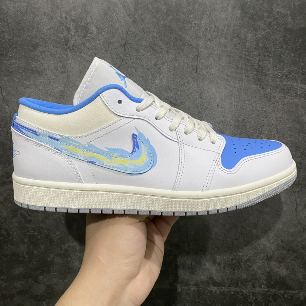 【DT版本】Nike Air Jordan 1 Low SE\”White/Blue/Flame\”AJ1乔丹一代低帮经典复古文化休闲运动篮球鞋“白蓝火焰”n市面唯一纯原级别 完美零毛边处理原厂内置全掌气垫 价格定位良心已出货百个配色，新色还在陆续开发出货平台专用代工流水线出品 一眼公司既视感拿到手的一瞬间就与众不同 碾压市面所有版本认准细节 全部原鞋开发 每一个配色都会采购原鞋确认细节 打破市面看图做货无好货之说 细节精确 所有配色原数据档案开发！ 货号：FJ7219-441  尺码：35.5 36 36.5 37.5 38 38.5 39 40 40.5 41 42 42.5 43 44 44.5 45 46-莆田鞋批发中心