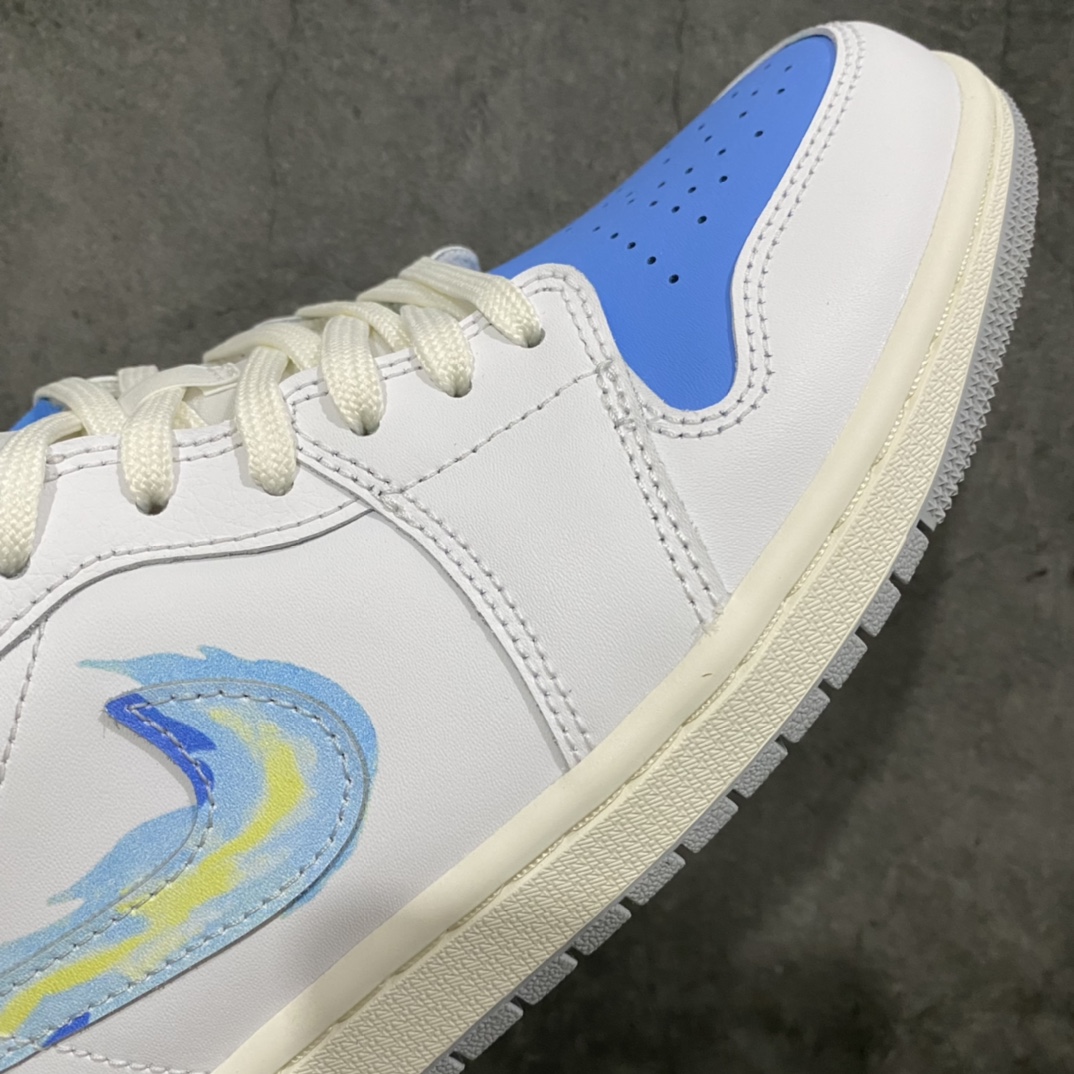 图片[6]-【DT版本】Nike Air Jordan 1 Low SE\”White/Blue/Flame\”AJ1乔丹一代低帮经典复古文化休闲运动篮球鞋“白蓝火焰”n市面唯一纯原级别 完美零毛边处理原厂内置全掌气垫 价格定位良心已出货百个配色，新色还在陆续开发出货平台专用代工流水线出品 一眼公司既视感拿到手的一瞬间就与众不同 碾压市面所有版本认准细节 全部原鞋开发 每一个配色都会采购原鞋确认细节 打破市面看图做货无好货之说 细节精确 所有配色原数据档案开发！ 货号：FJ7219-441  尺码：35.5 36 36.5 37.5 38 38.5 39 40 40.5 41 42 42.5 43 44 44.5 45 46-莆田鞋批发中心