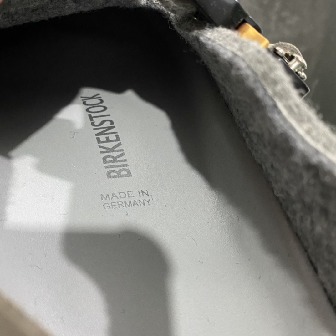 图片[2]-【G版纯原】 Birkenstock 勃肯 x联名 Dior迪奥 Tokio 开发耗时2个多月！ 灰色 真羊毛纤维材质鞋面！ 黑色、沙色 头层牛翻毛皮 ！ TPU圆头包头设计！ 侧面独家开模金属锁扣设计！ 精致原版包装+配件齐全！ 私模开发，非经典勃肯大底！ 尺码： 35-46、超大尺码，外贸特供！-选品中心