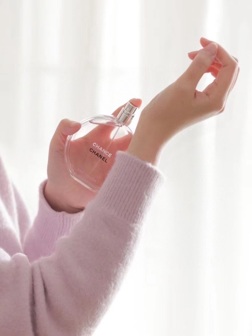 delicate floral-fruity fragrance defined by a soft - Comprehensive 5