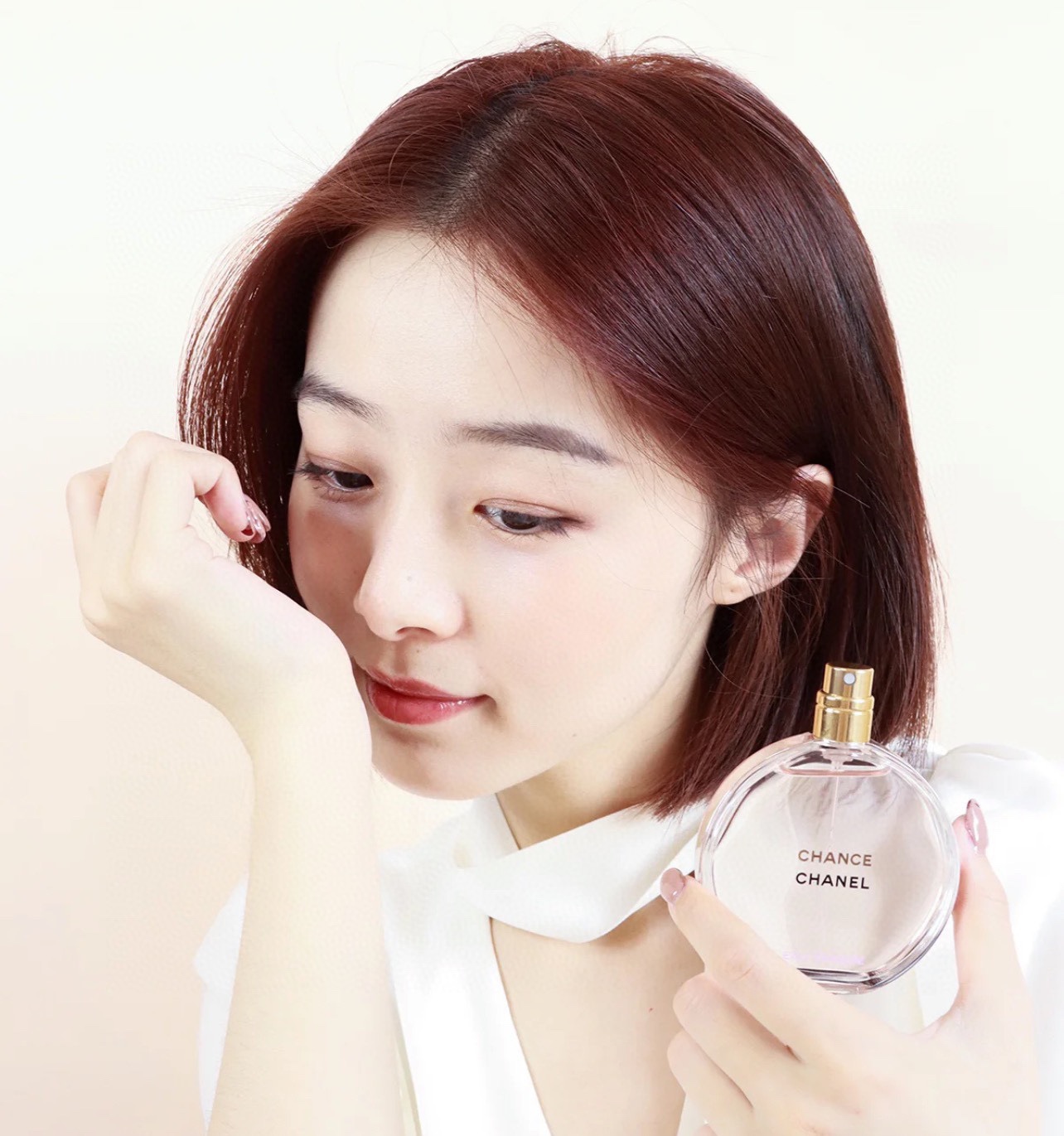 delicate floral-fruity fragrance defined by a soft - Comprehensive 8