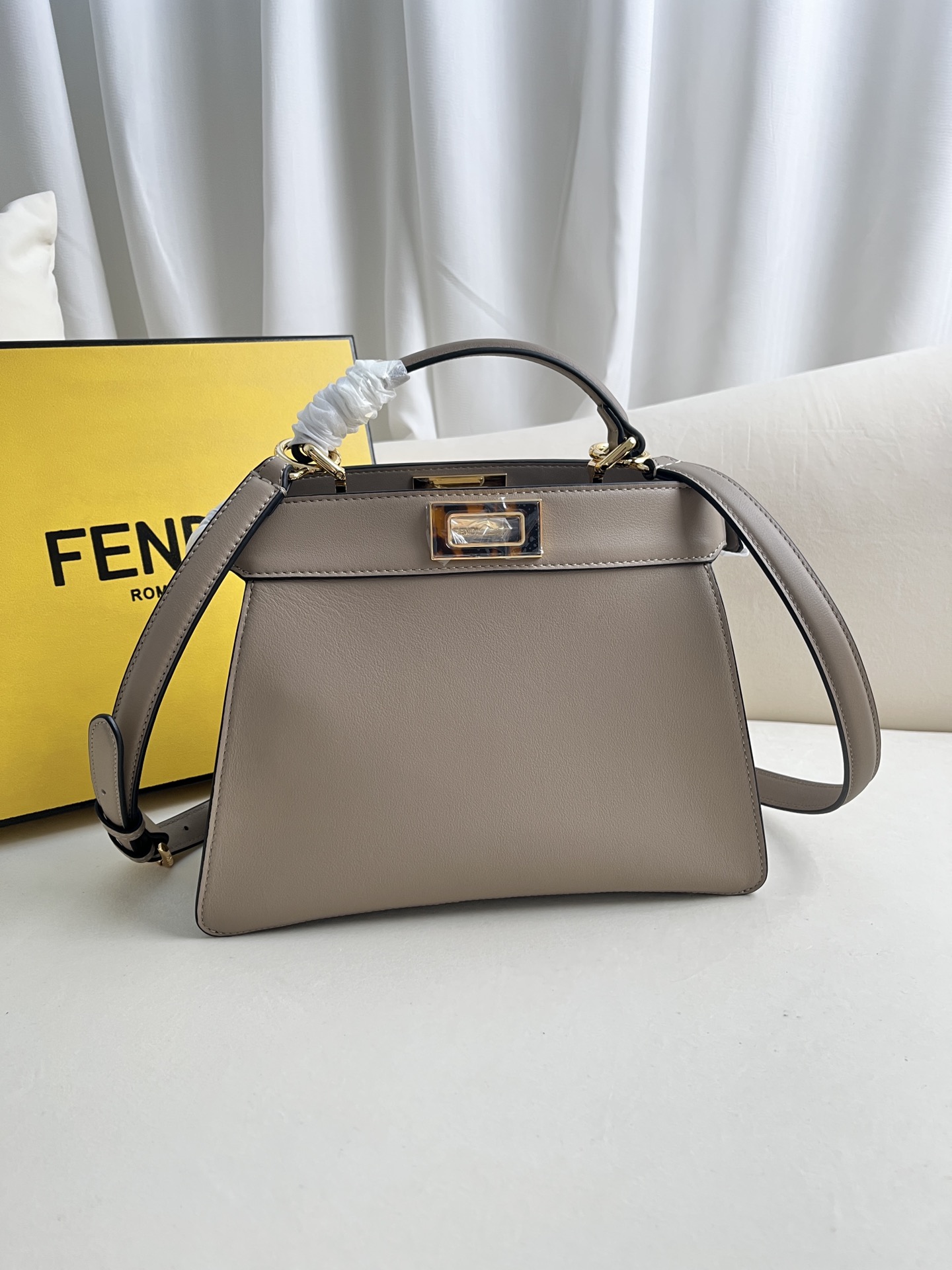 Fendi Peekaboo ISeeU Medium Gray Leather Top Handle Bag 1 i1685939767 2024 0