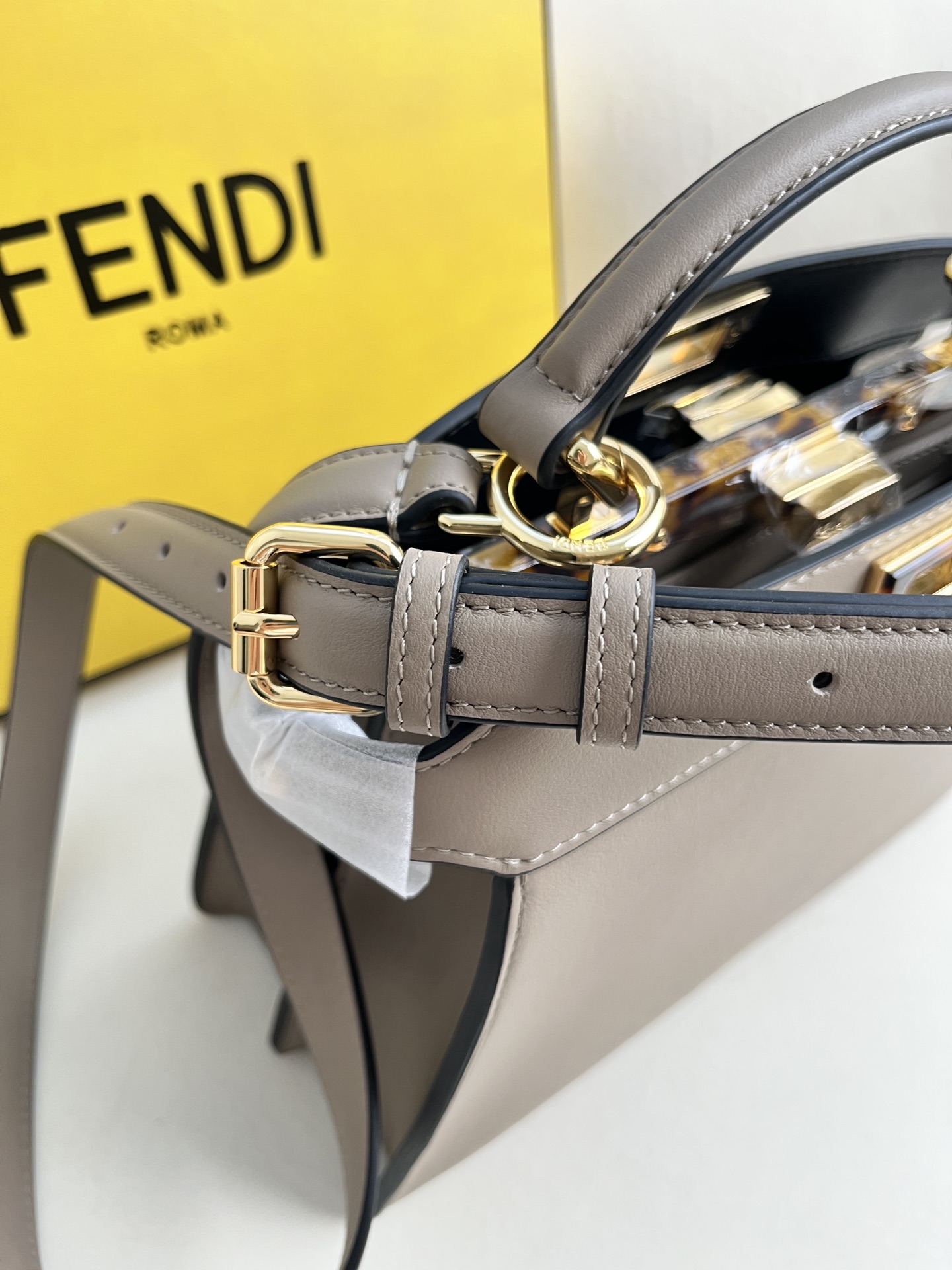 Fendi Peekaboo ISeeU Medium Gray Leather Top Handle Bag 5 i1685939767 9709 4