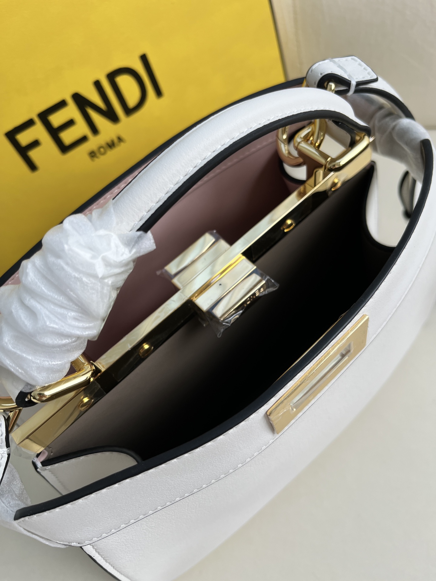 Fendi Peekaboo ISeeU Medium White Leather Handbag with Iconic Twist Lock 6 i1685939782 3226 5