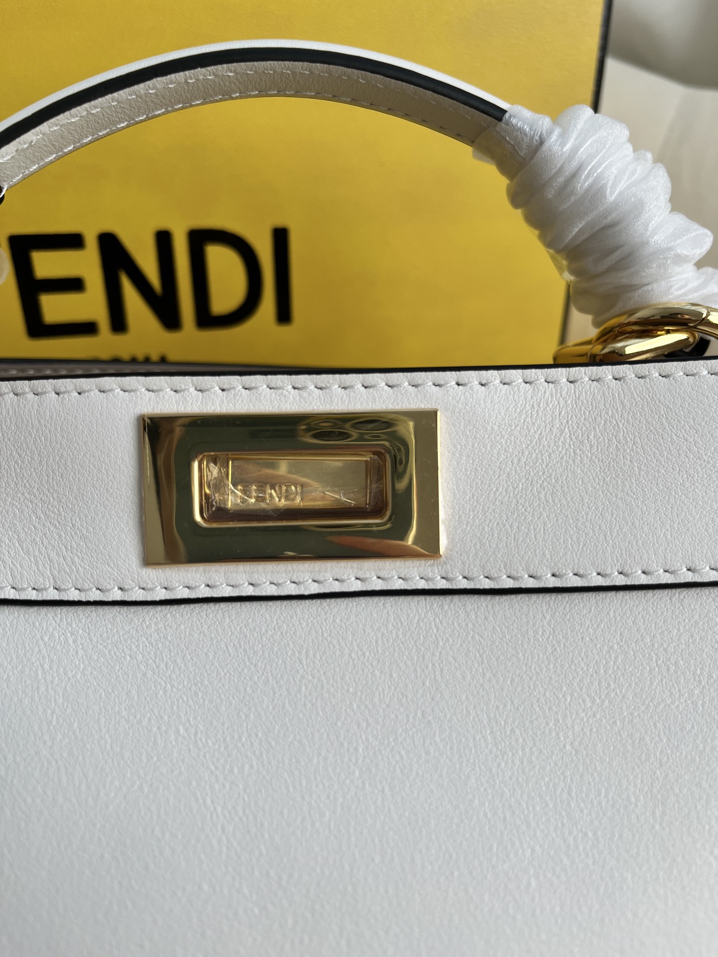 Fendi Peekaboo ISeeU Medium White Leather Handbag with Iconic Twist Lock 4 i1685939782 3330 3