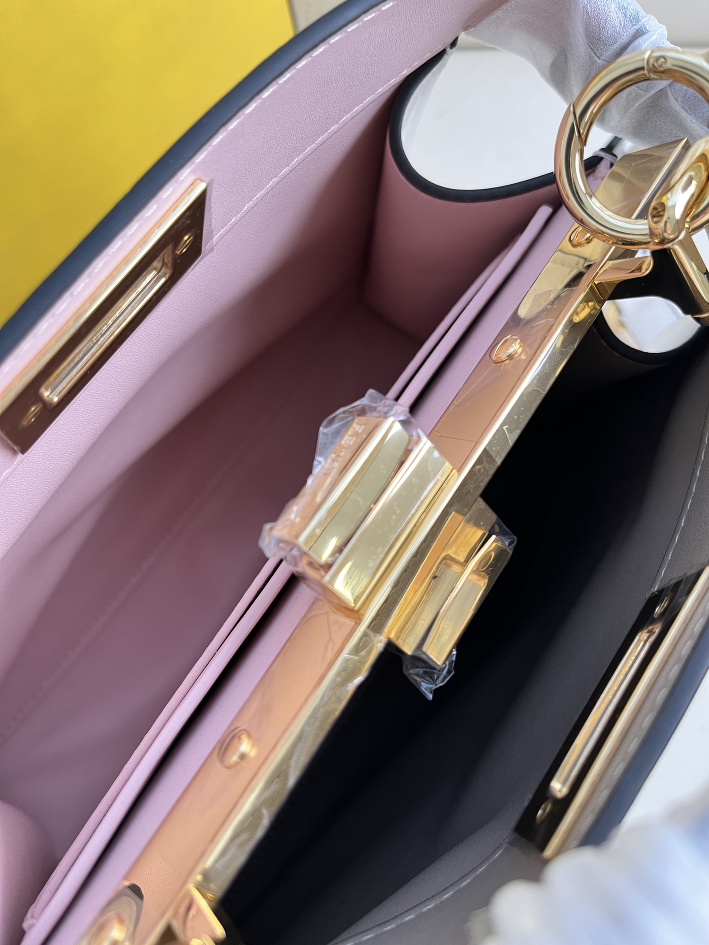 Fendi Peekaboo ISeeU Medium White Leather Handbag with Iconic Twist Lock 7 i1685939782 567 6