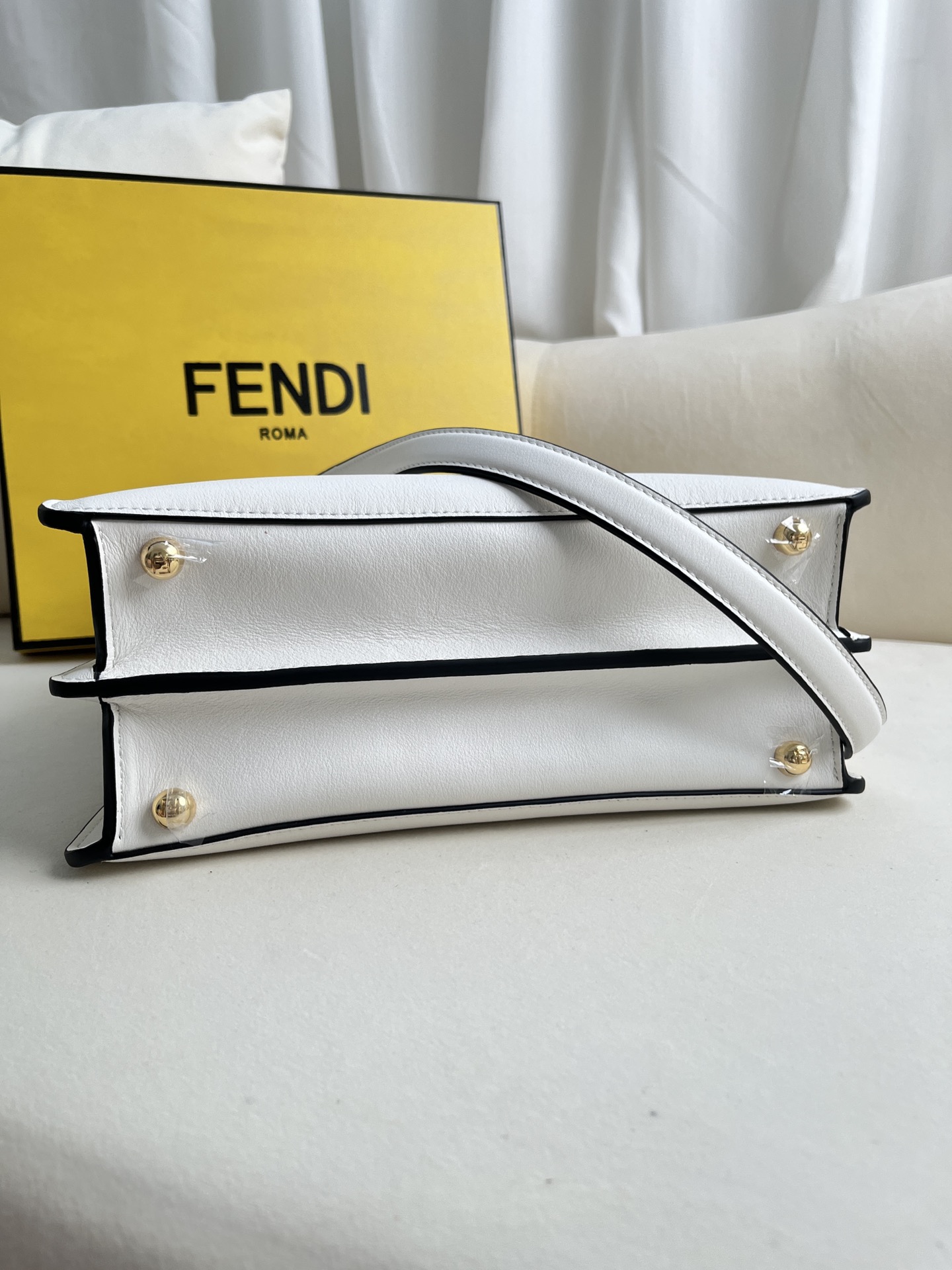 Fendi Peekaboo ISeeU Medium White Leather Handbag with Iconic Twist Lock 9 i1685939782 712 8