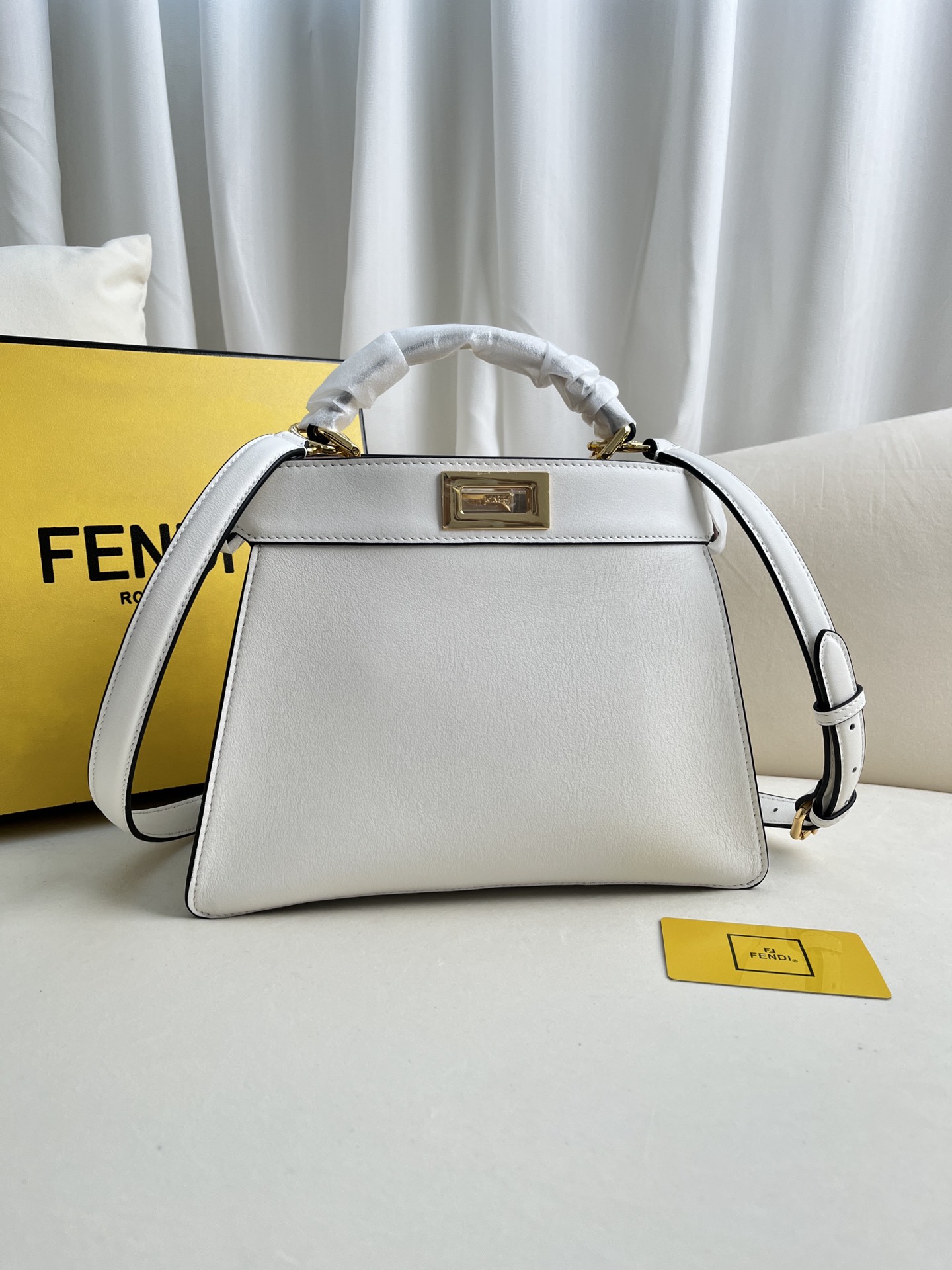 Fendi Peekaboo ISeeU Medium White Leather Handbag with Iconic Twist Lock 1 i1685939782 7295 0