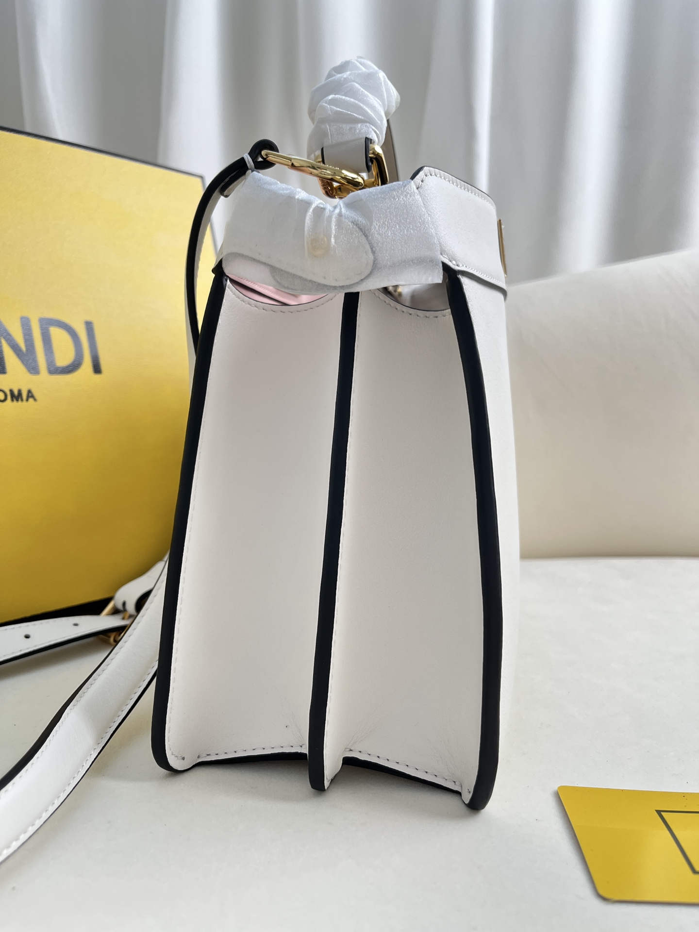 Fendi Peekaboo ISeeU Medium White Leather Handbag with Iconic Twist Lock 8 i1685939782 7473 7