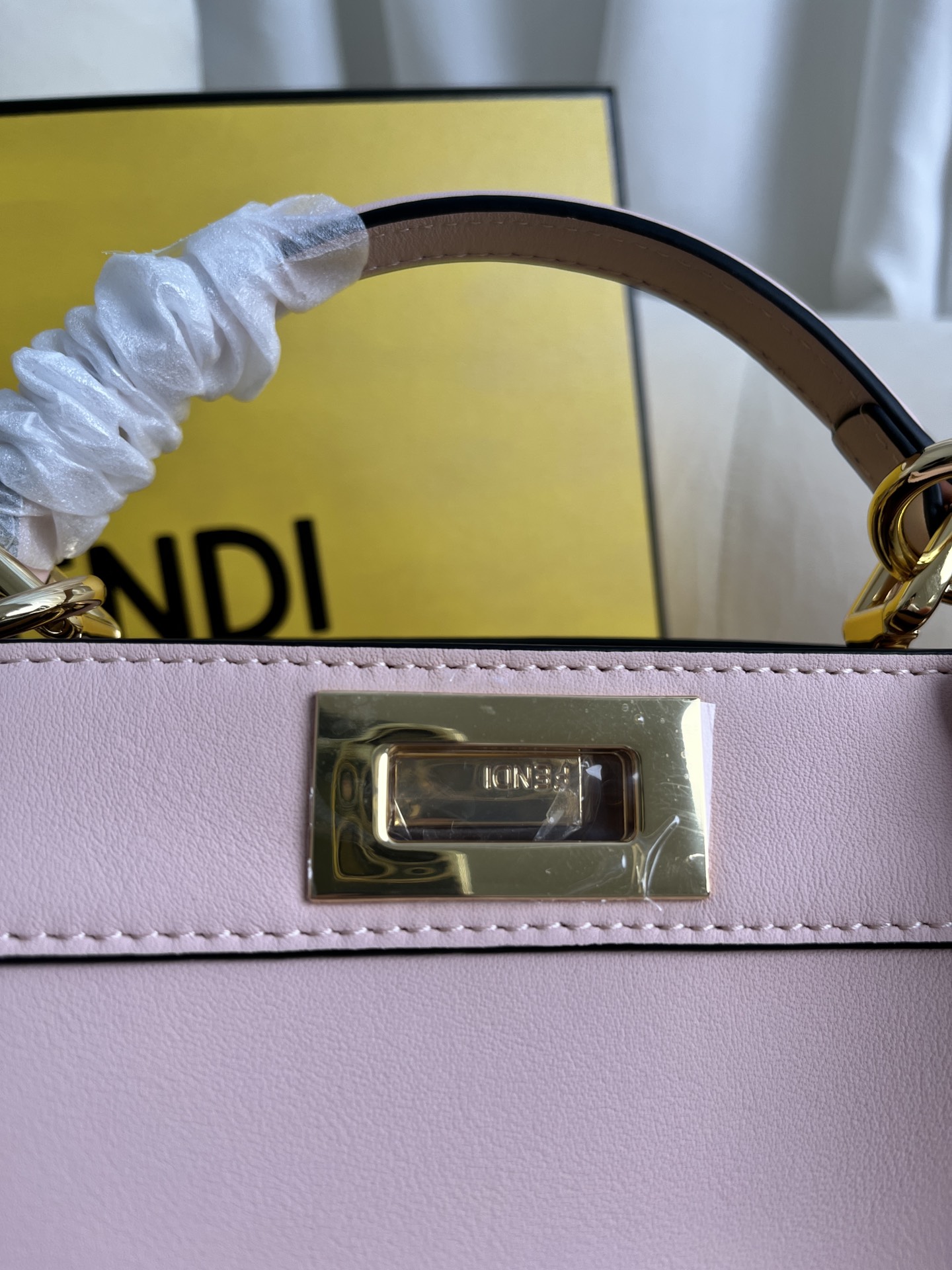 Fendi Peekaboo ISeeU Medium Pink Leather Top Handle Bag 5 i1685939815 8660 3