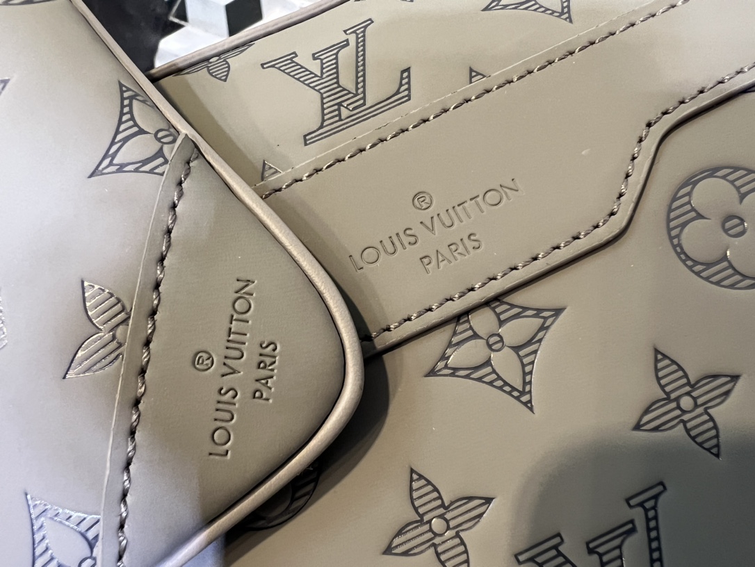 the Trio Messenger is a stylish hybrid bag - Bag 7