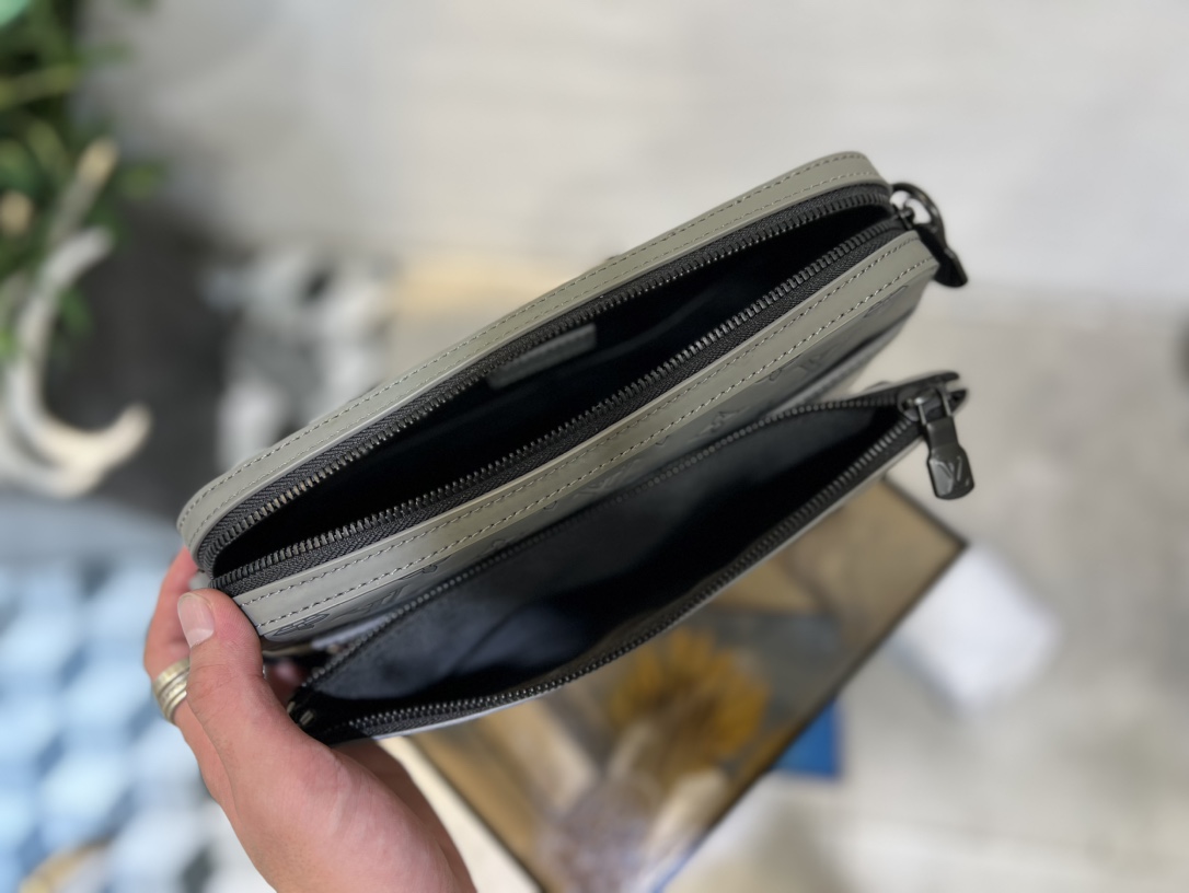 the Trio Messenger is a stylish hybrid bag - Bag 8
