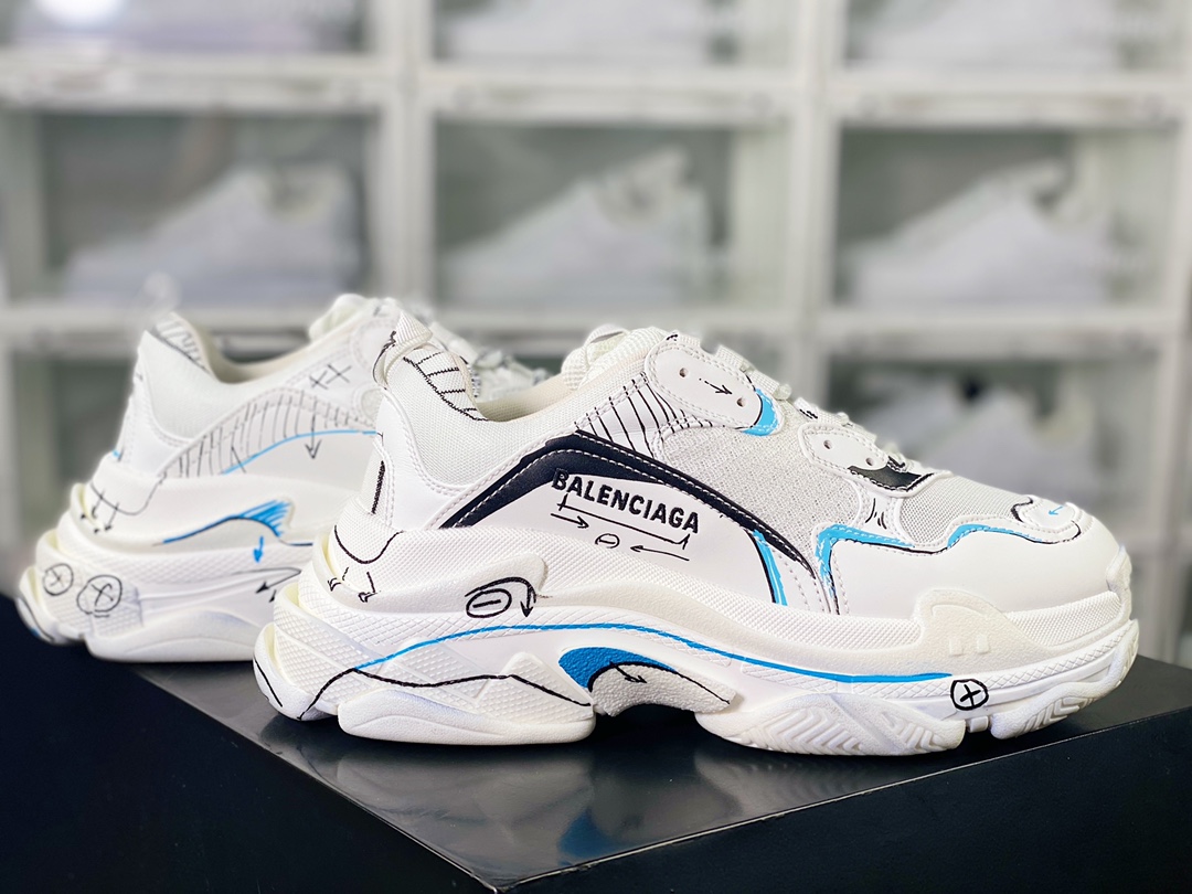 Balenciaga Triple S Clear Sole Sneaker ”Brown/Black LOGO” fashion sneakers ”White and black graffiti LOGO” 524039 W2FA1 9911