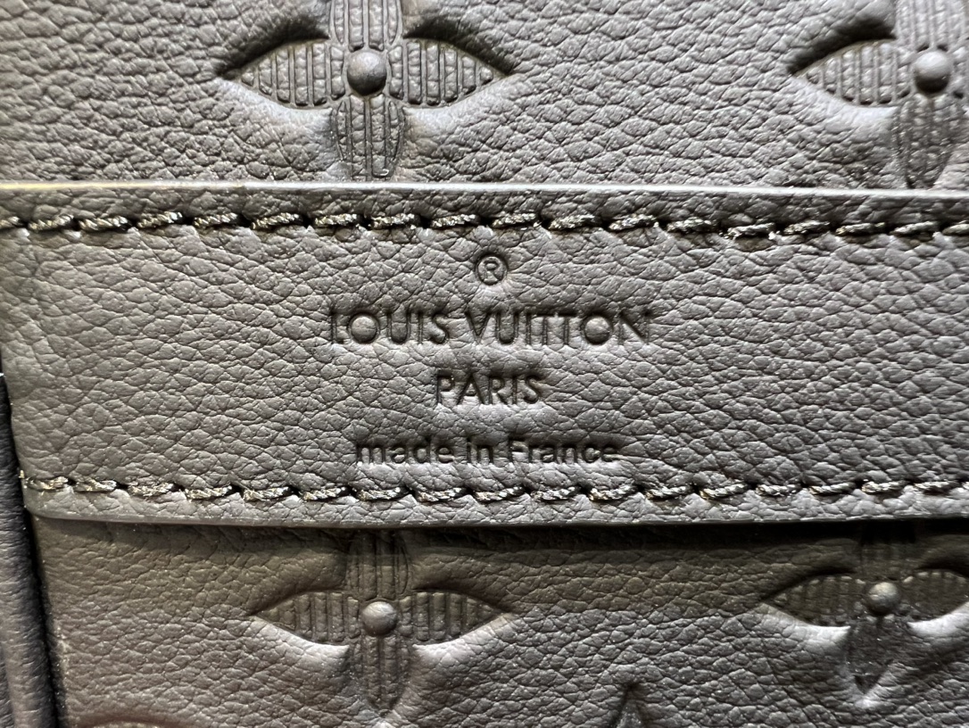 M44810 Keepall Bandoulière 50. Crafted from Monogram Shadow leather - Bag 9