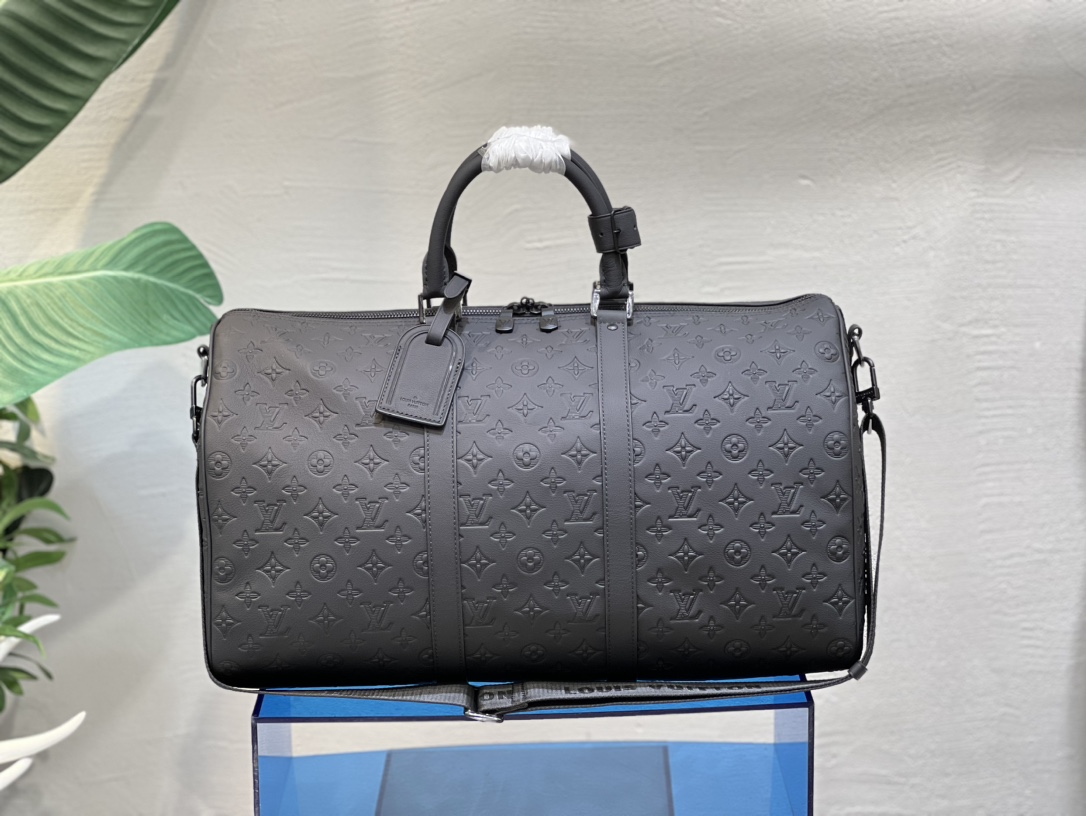 M44810 Keepall Bandoulière 50. Crafted from Monogram Shadow leather - Bag