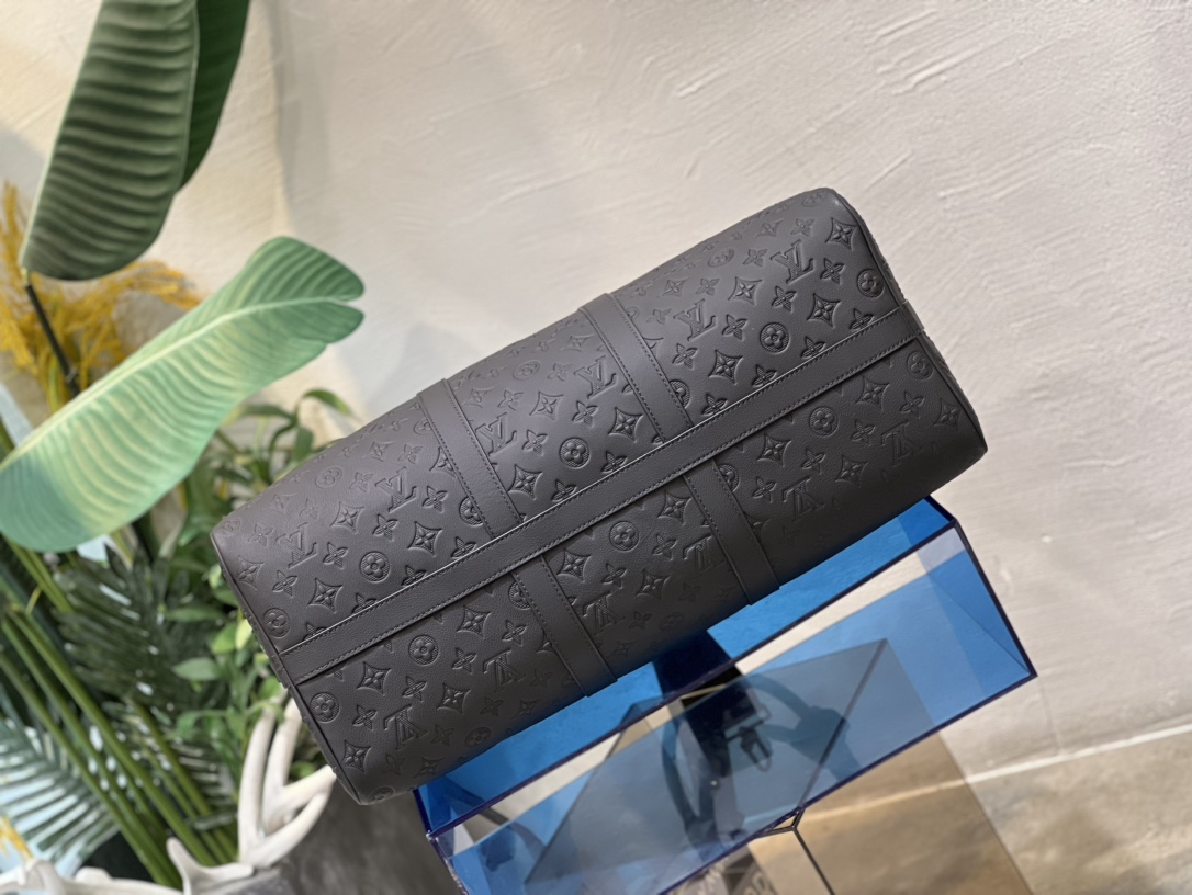 M44810 Keepall Bandoulière 50. Crafted from Monogram Shadow leather - Bag 4