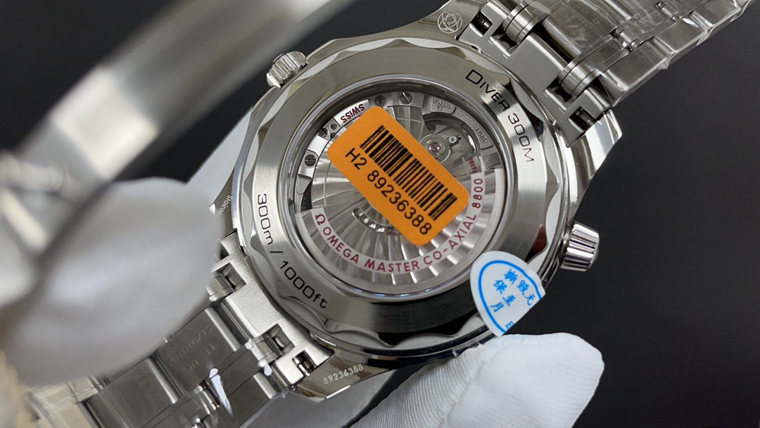 Omega 欧米茄 海马300蓝 42mm 8800机