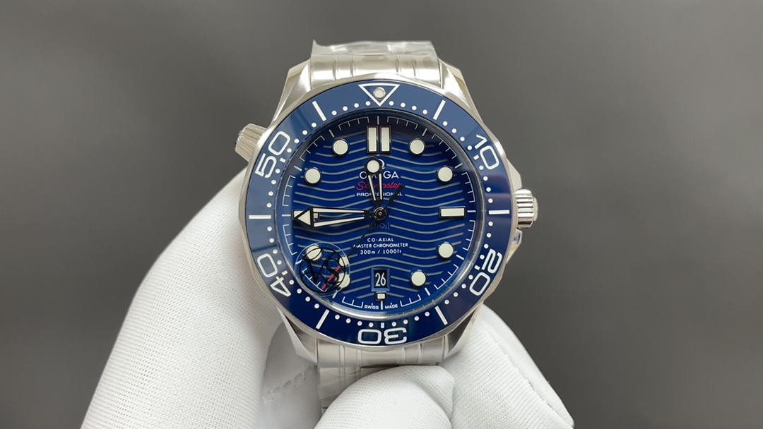 Omega 欧米茄 海马300蓝 42mm 8800机