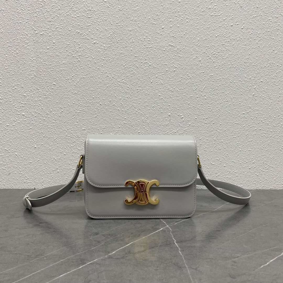 NO:582834,Authentic grade, new colors on the line Triomphe_new classic, new upgrade of pure steel hardware - not easy to fade and rust - more durable than alloys - the definition of the new concept of the Arc de Triomphe, adding elements of Paris, retro style, noble temperament, once again recognized by the fashion field, the favorite model of many stars, classic reinvention, once again reinventing the classic buckle exquisite design, very in line with the forefront of fashion, pure sheepskin leather on the outside, size 18-14-6, style number 188423  pearl gray,celine,celine,celine,cowhide,sheepskin19860909正品级 新色上线 Triomphe_新经典 纯钢五金新升级-不易掉色、生锈-相比合金更耐久- 凯旋门新理念的定义 添加巴黎的元素 复古风调 高贵的气质 被时尚领域再度认知 超多明星的热爱款 经典再创新 再次重塑经典包扣精致设计 很符合时尚前沿 外牛皮内里纯羊皮 尺寸18-14-6 款号188423 珍珠灰,赛琳celine,celine,celine,cowhide,sheepskin,Bag