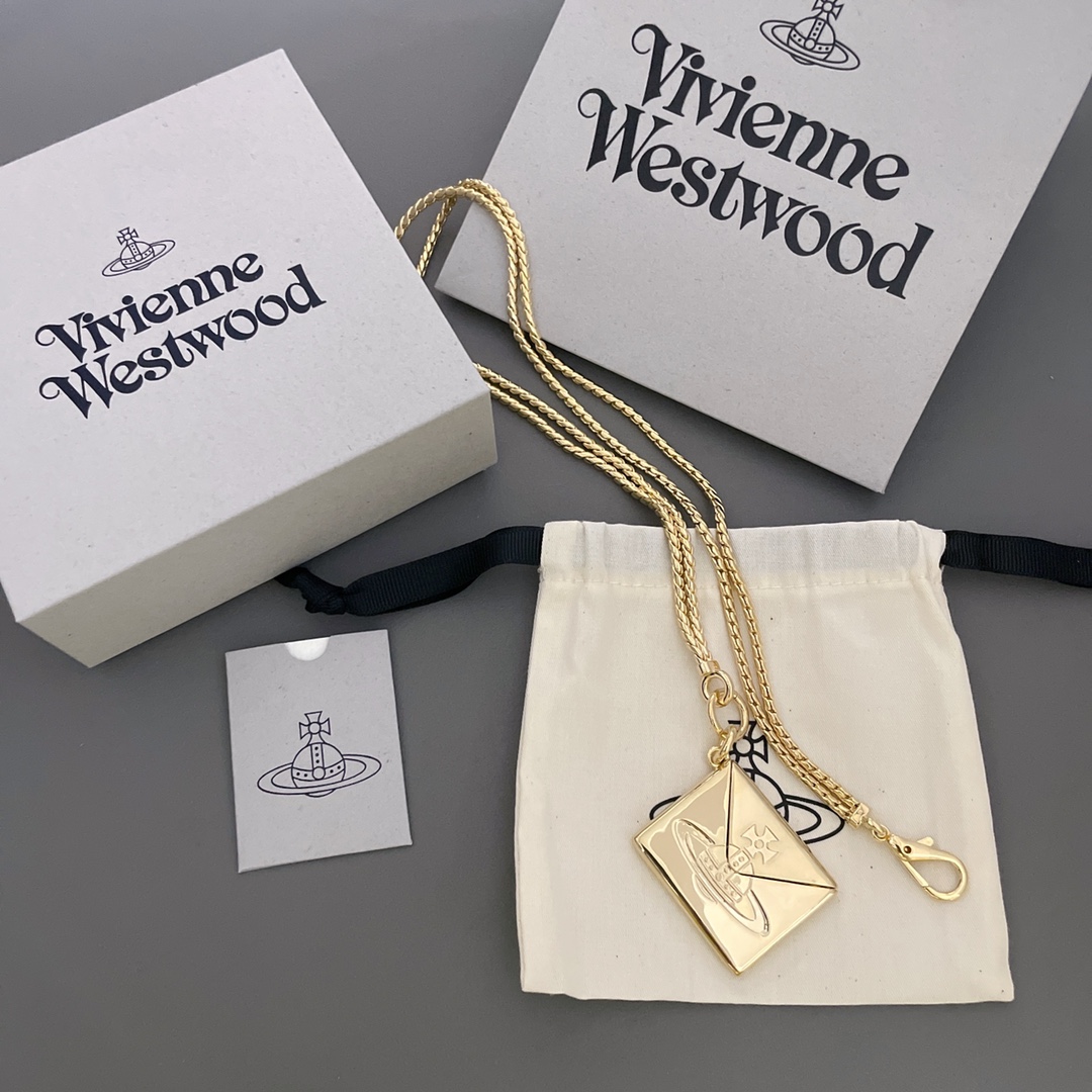 NO:634495,88220【Vivienne Westwood】Baby, what is a happy planet? Come on, this is a happy planet!  Awesome love letter necklace!  Gold and silver colors!  Highly recommended, hit the center, I love the simplicity but not simplicity, you can get it right with your eyes closed!  The pure crown ball is a classic symbol, and the shining rings of Saturn outline the future as the waves flow, opening up a new encounter with the future!  Super heavy industry!  The envelope can be opened and there is a love letter inside. What a great design!  And very heavy-duty!  The accessories are all carved using millions of imported CNC engraving machines!  Not a single bit of pitting!  Perfect match!  Chain specially customized imported chain!  Very special!  Double layer chain design!  It can be used as a long chain or as a short necklace!  He loves it so much!  When you get your hands on it, you can completely feel its texture, feel and gloss. It is a super nice classic Saturn design, punk but also a bit girly. It can be worn by both men and women!  Bring a group of fashion fans with you!  It’s really beautiful, can be salty or sweet, pure or delicious!  Fall in love at first sight, definitely the leader in the 'practical + high-end' world, absolute yyds, absolute treasure, timeless Saturn, necklace, Cartier high-end jewelry1986090988220【Vivienne Westwood】宝宝,什么是快乐星球,来,这就是快乐星球！爆赞的情书项链！金色,银色两个颜色！重磅推荐,击中心间,太爱了简约而不简单,闭眼入准没错！纯粹王冠球是经典的象征,闪耀土星环勾勒未来波光流转间,开启一场与未来的崭新际遇！超级重工！信封是可以打开的,里面还有一封情书,超赞的设计！且非常重工！配件全部百万进口精雕机cnc雕刻而出！没有半点麻点！完美匹配！链条特别定制的进口链条！非常的特别！双层链设计！即可当长链也可扣成短项链！他还太爱啦！拿到手完完全全可以感受到它的质感,手感,光泽感超nice经典的土星的设计,朋克同时又有点小少女,男女皆可佩戴！自带一群时尚粉！真的敲好看,可盐可甜,可纯可欲！一眼便钟情,绝对是“实用+高级”界的杠把子,绝对的yyds,绝对的宝藏永不过时的土星,,necklace,卡迪亚高端饰品,Jewelry