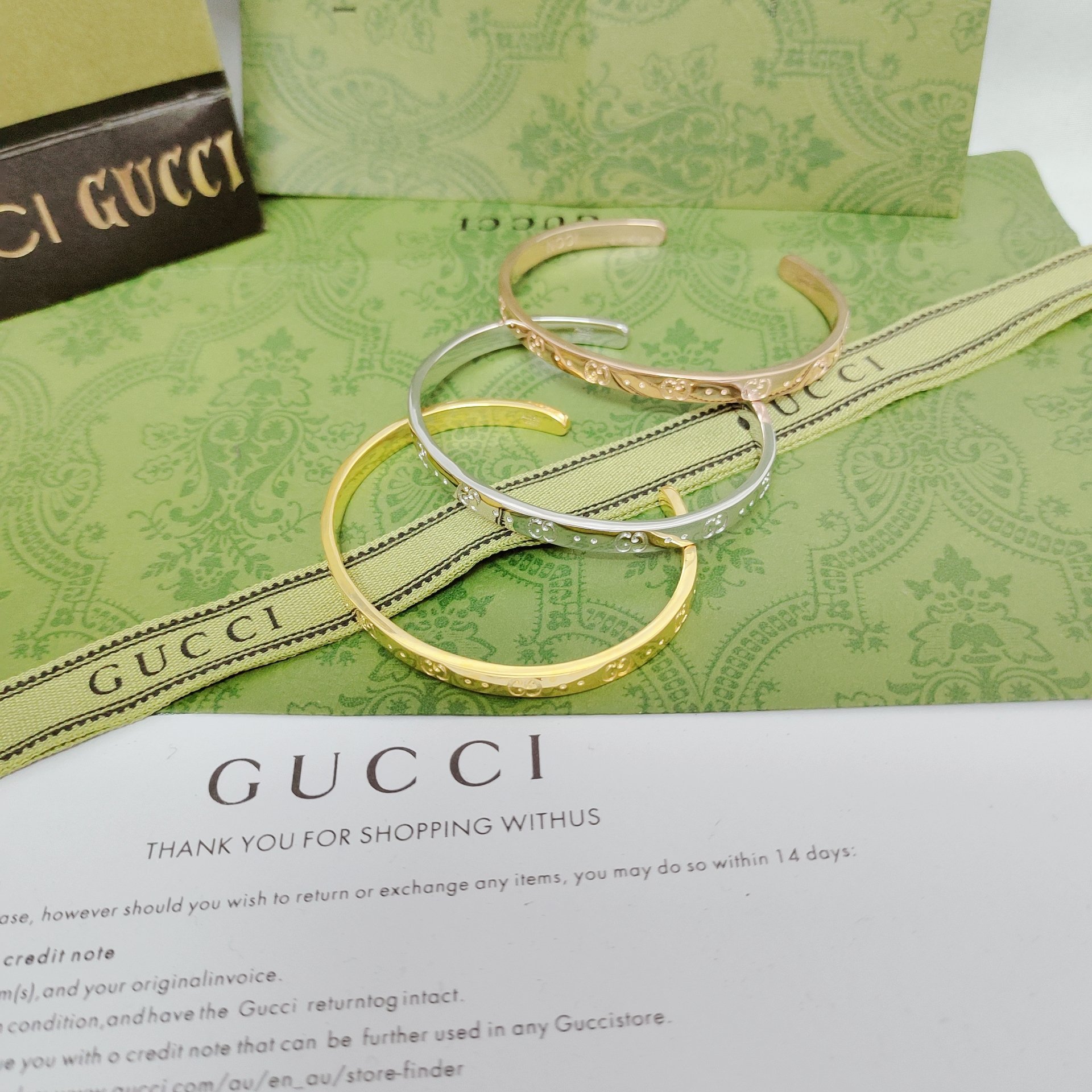 NO:110543,Gucci's lcon series 18K gold bracelet is decorated with an iconic GG pattern engraving symbolizing the first letter of Guccio Gucci. Size 17 single-size adjustment, jewelry quality, gucci, gold19860909Gucci这款lcon系列18K黄金色手环饰有象征Guccio Gucci首字母的标识性GG图案刻花 尺寸17均码调节,饰品精品,gucci,gold,Jewelry